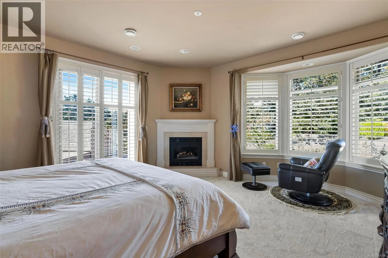 906 Cobblestone Lane
