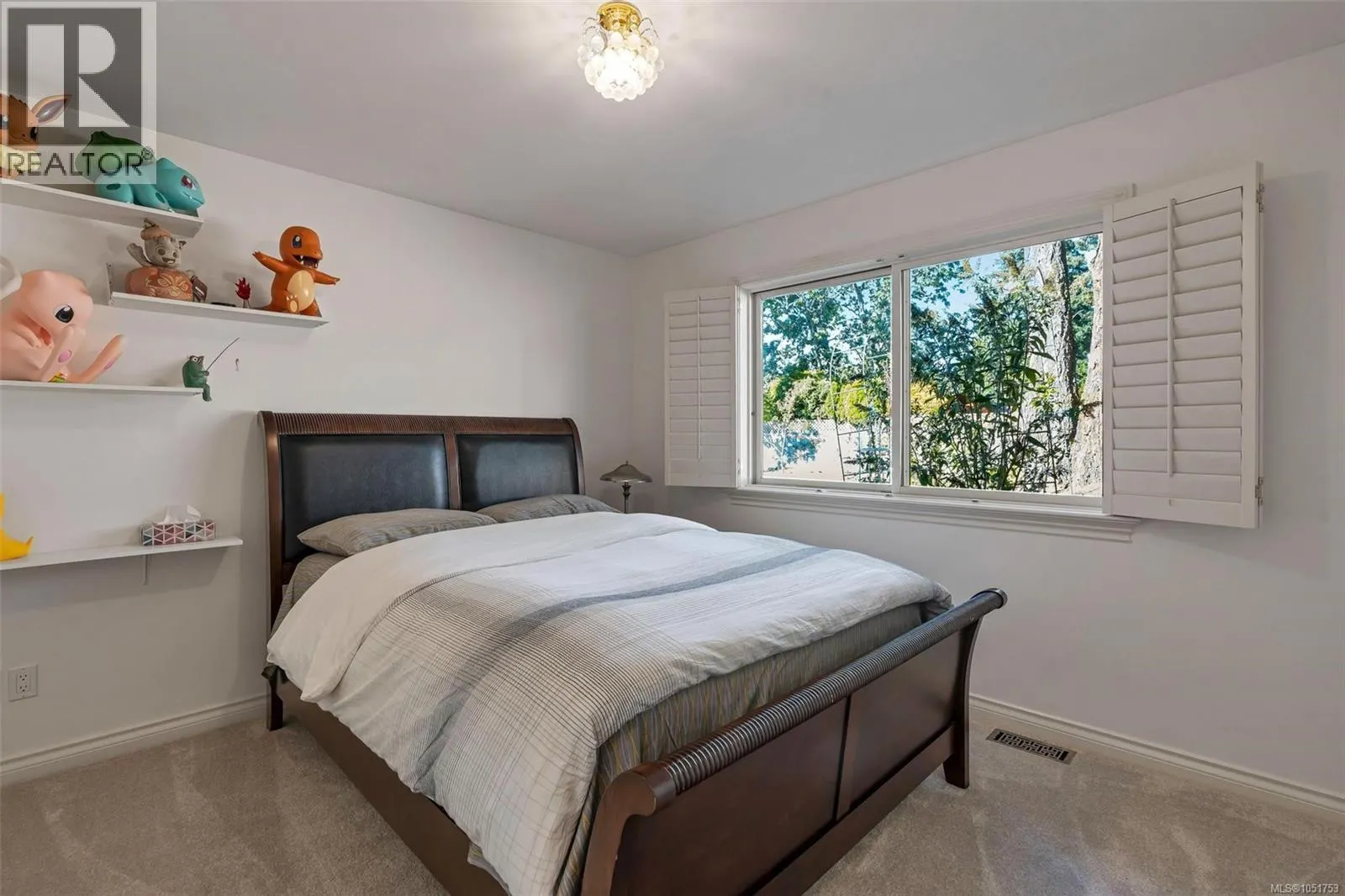 906 Cobblestone Lane