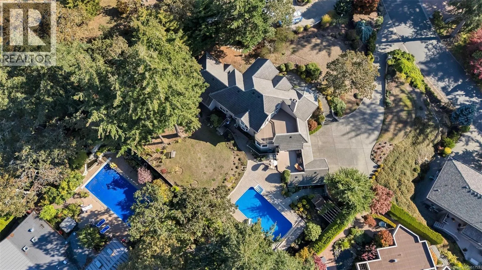 906 Cobblestone Lane
