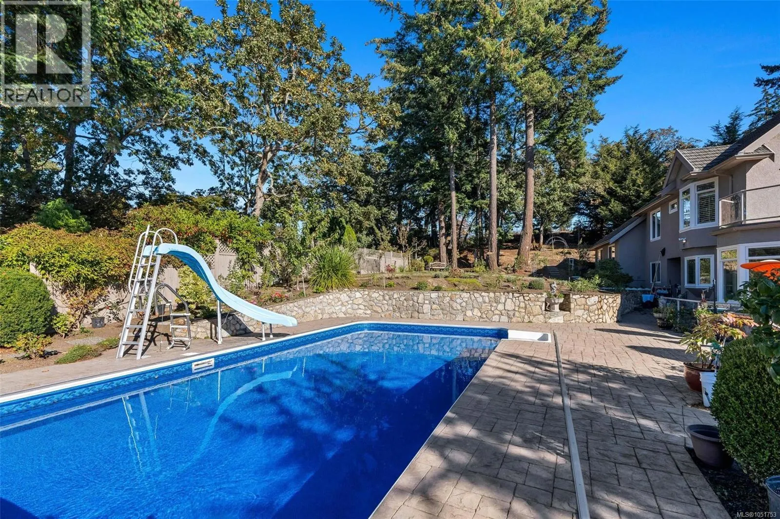 906 Cobblestone Lane
