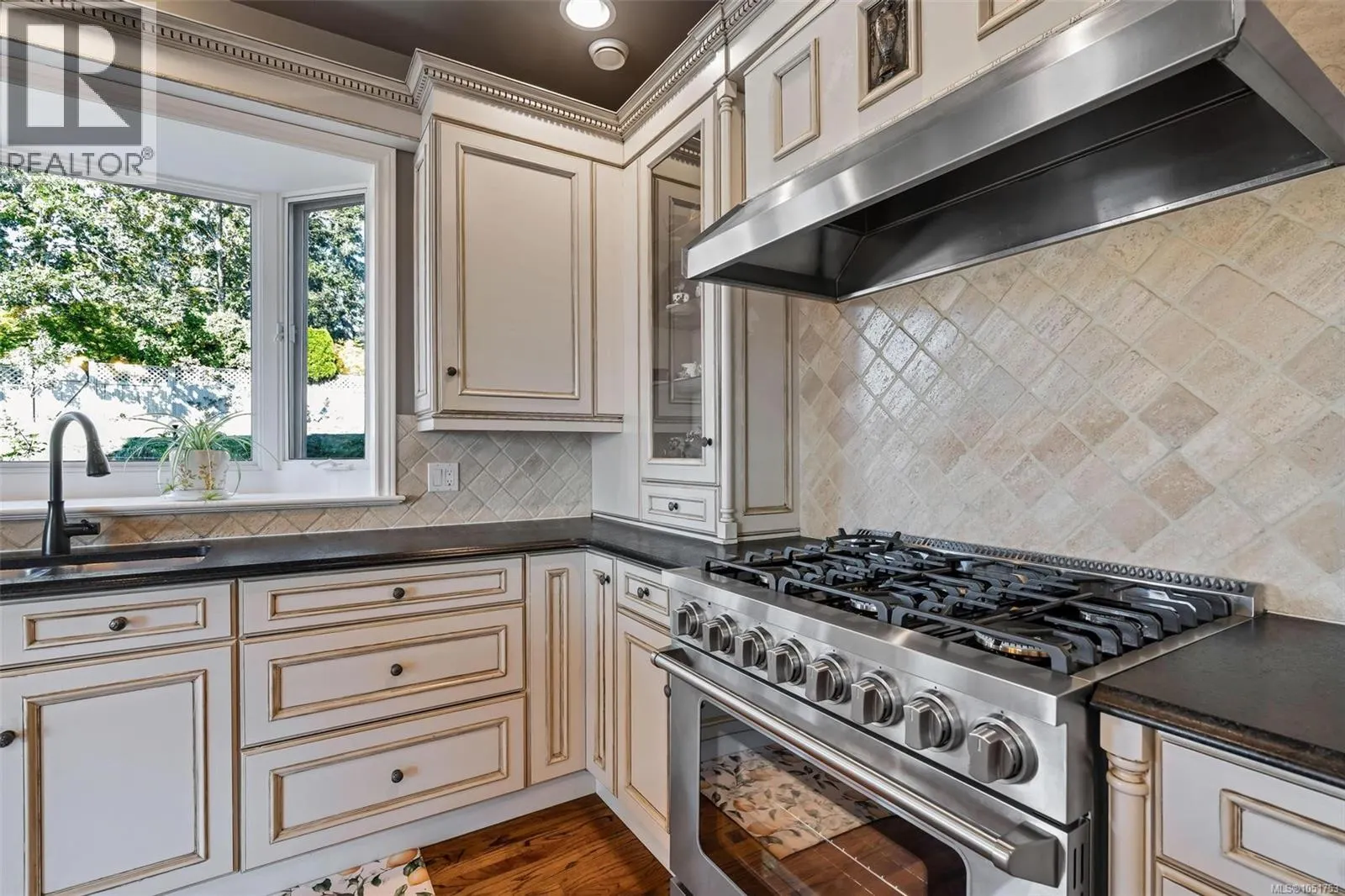 906 Cobblestone Lane