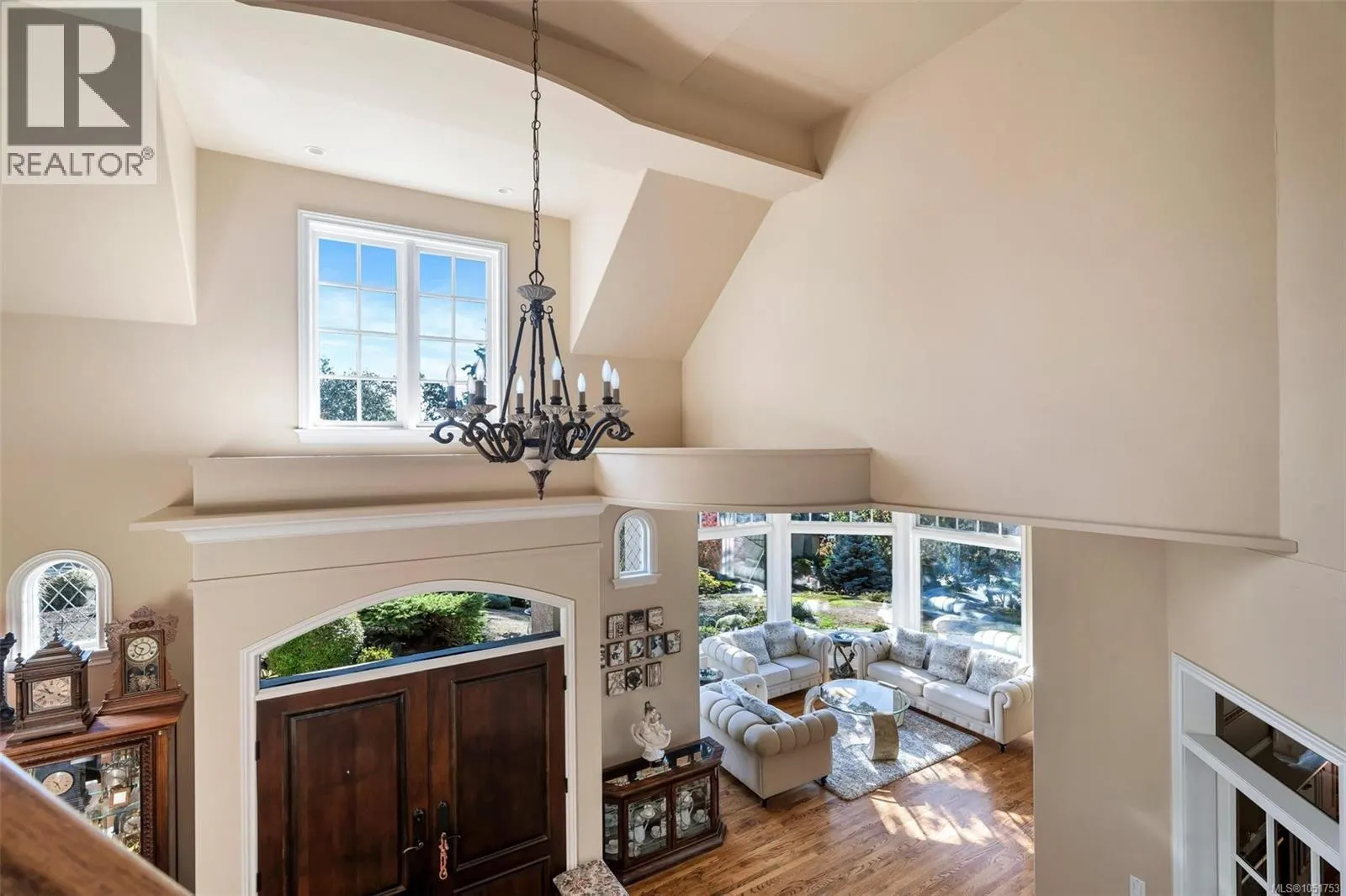 906 Cobblestone Lane