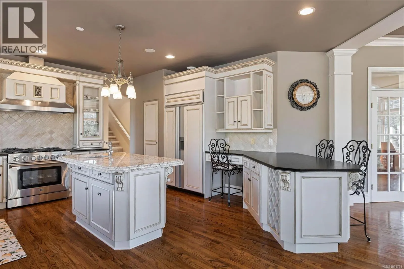 906 Cobblestone Lane