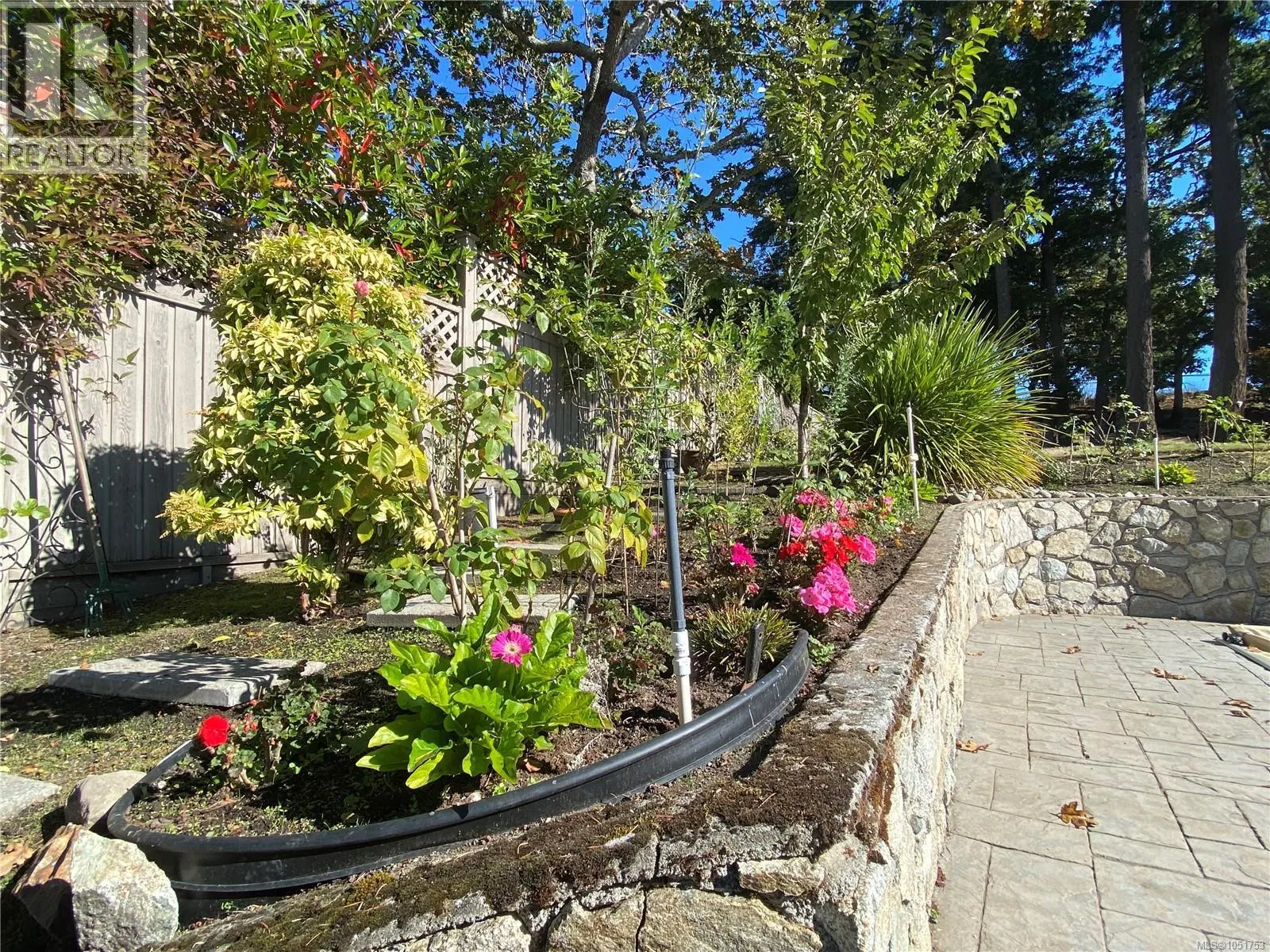 906 Cobblestone Lane