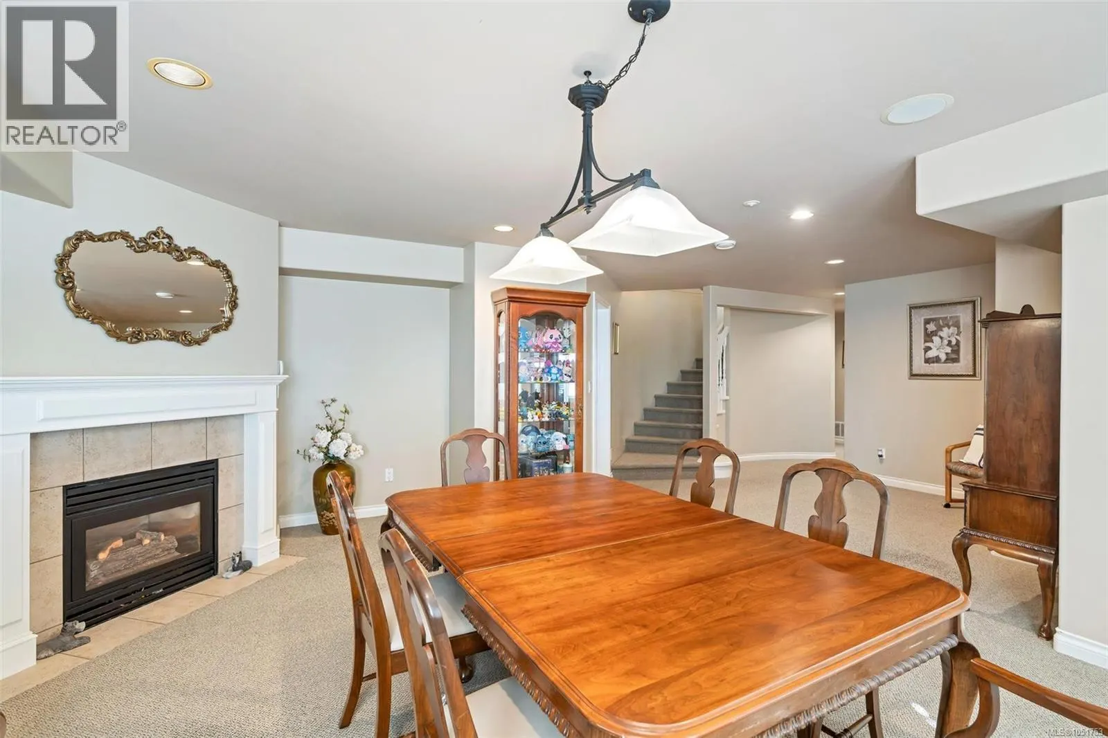 906 Cobblestone Lane