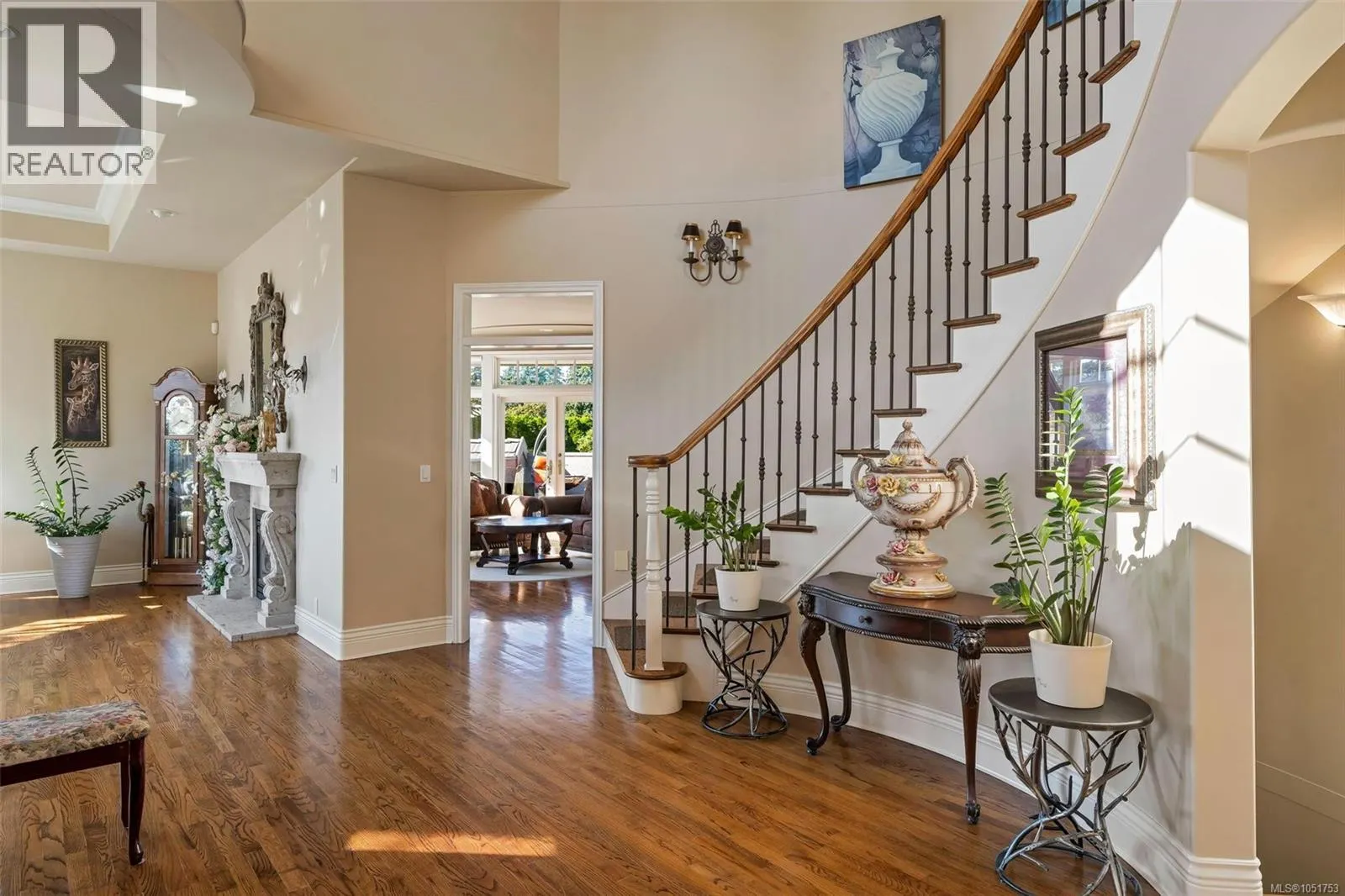906 Cobblestone Lane
