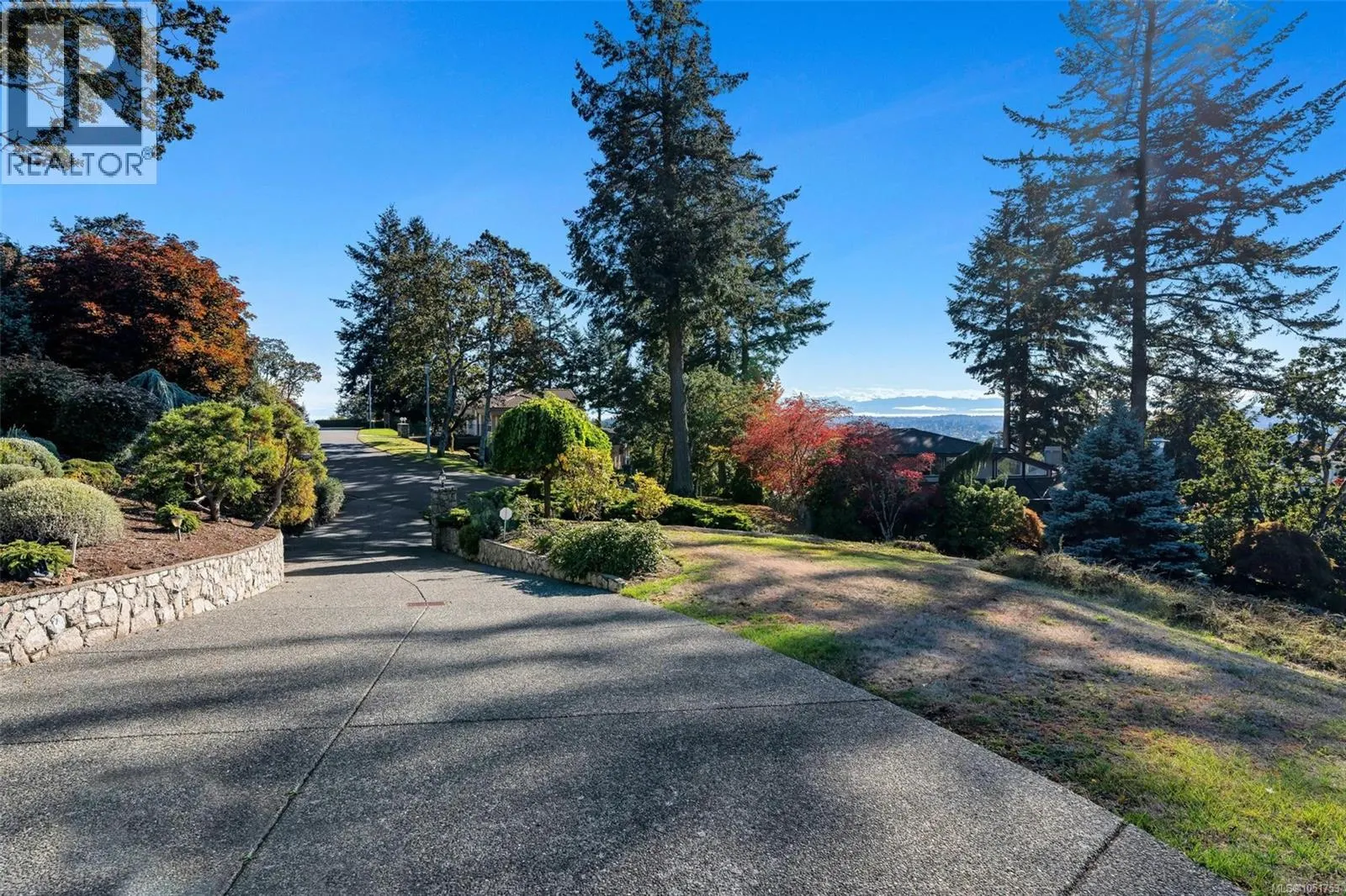 906 Cobblestone Lane