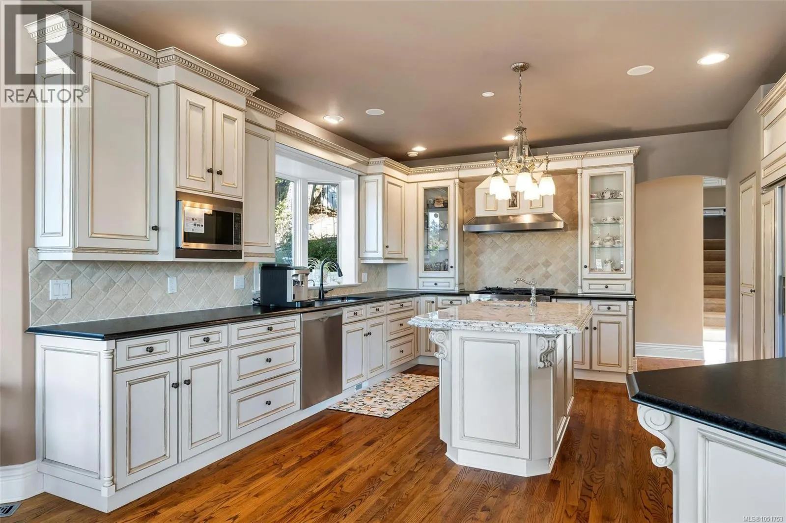 906 Cobblestone Lane