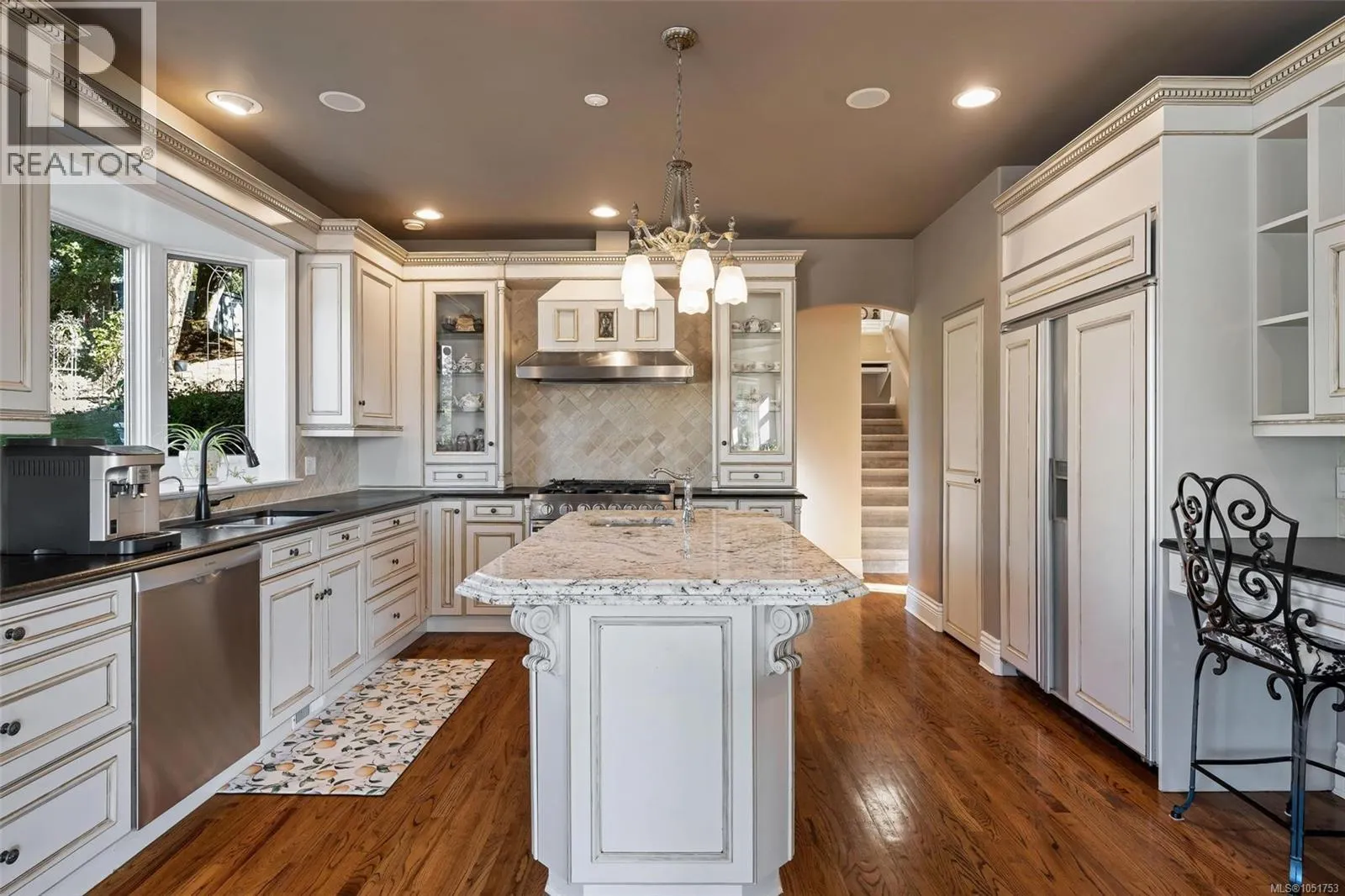 906 Cobblestone Lane