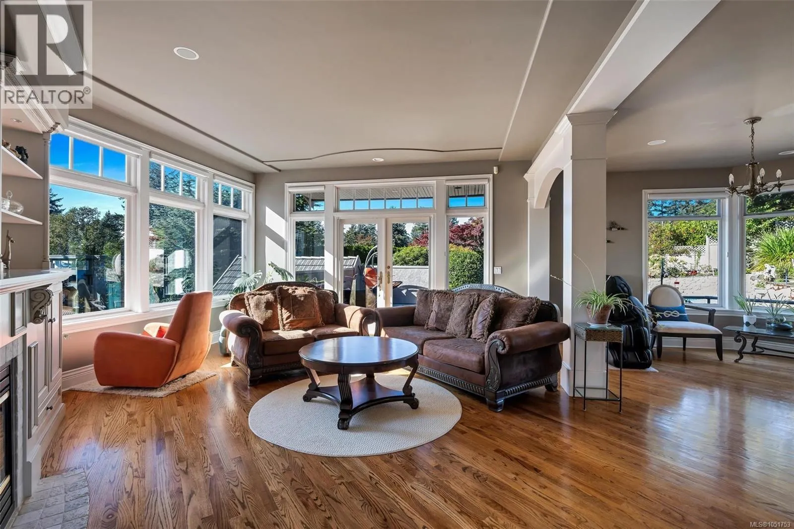 906 Cobblestone Lane