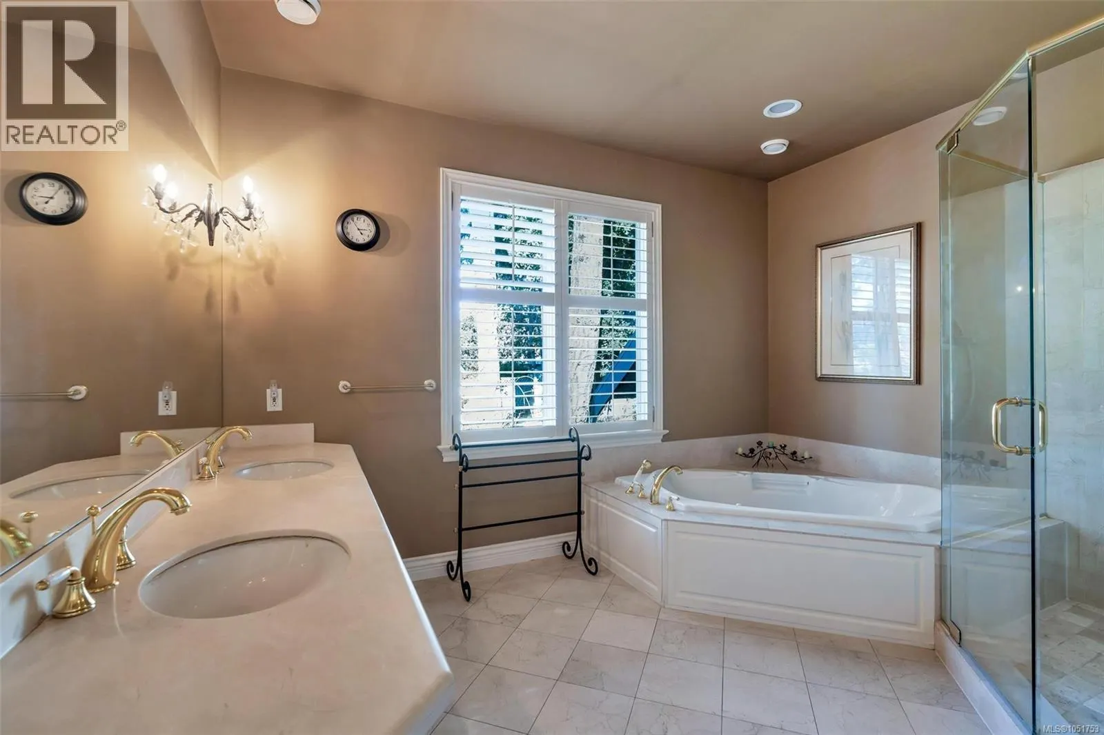 906 Cobblestone Lane