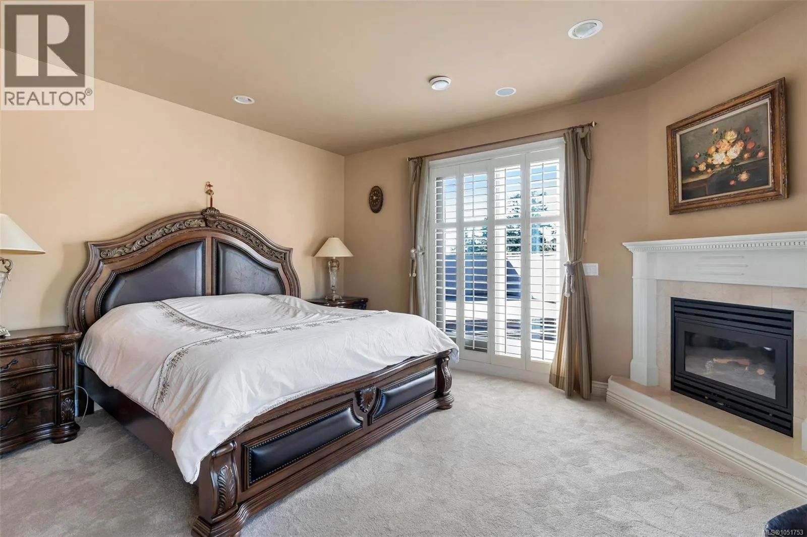906 Cobblestone Lane