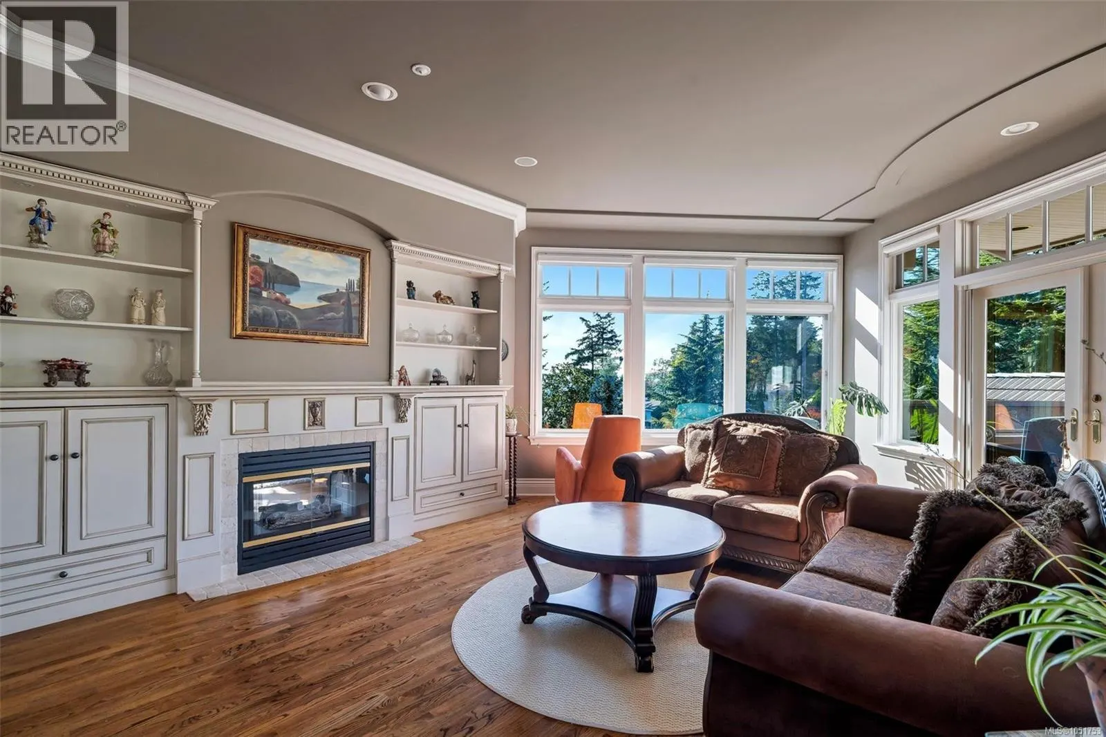 906 Cobblestone Lane