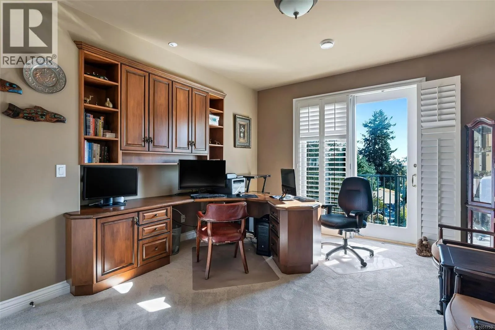 906 Cobblestone Lane