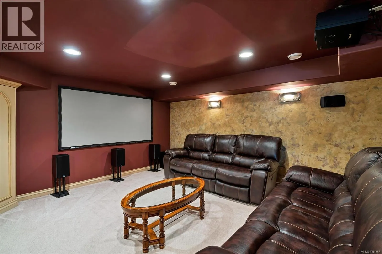 906 Cobblestone Lane