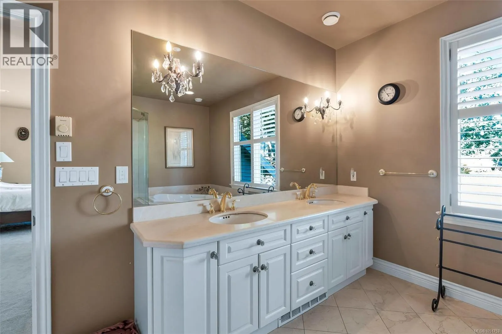 906 Cobblestone Lane