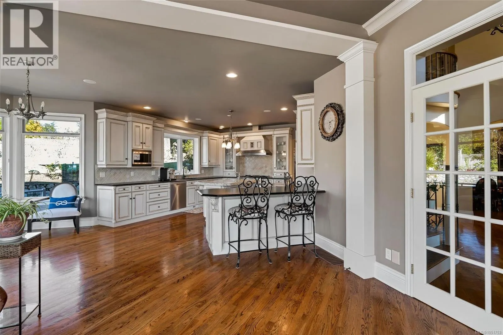 906 Cobblestone Lane