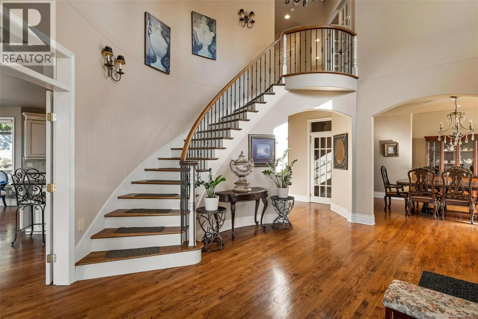 906 Cobblestone Lane