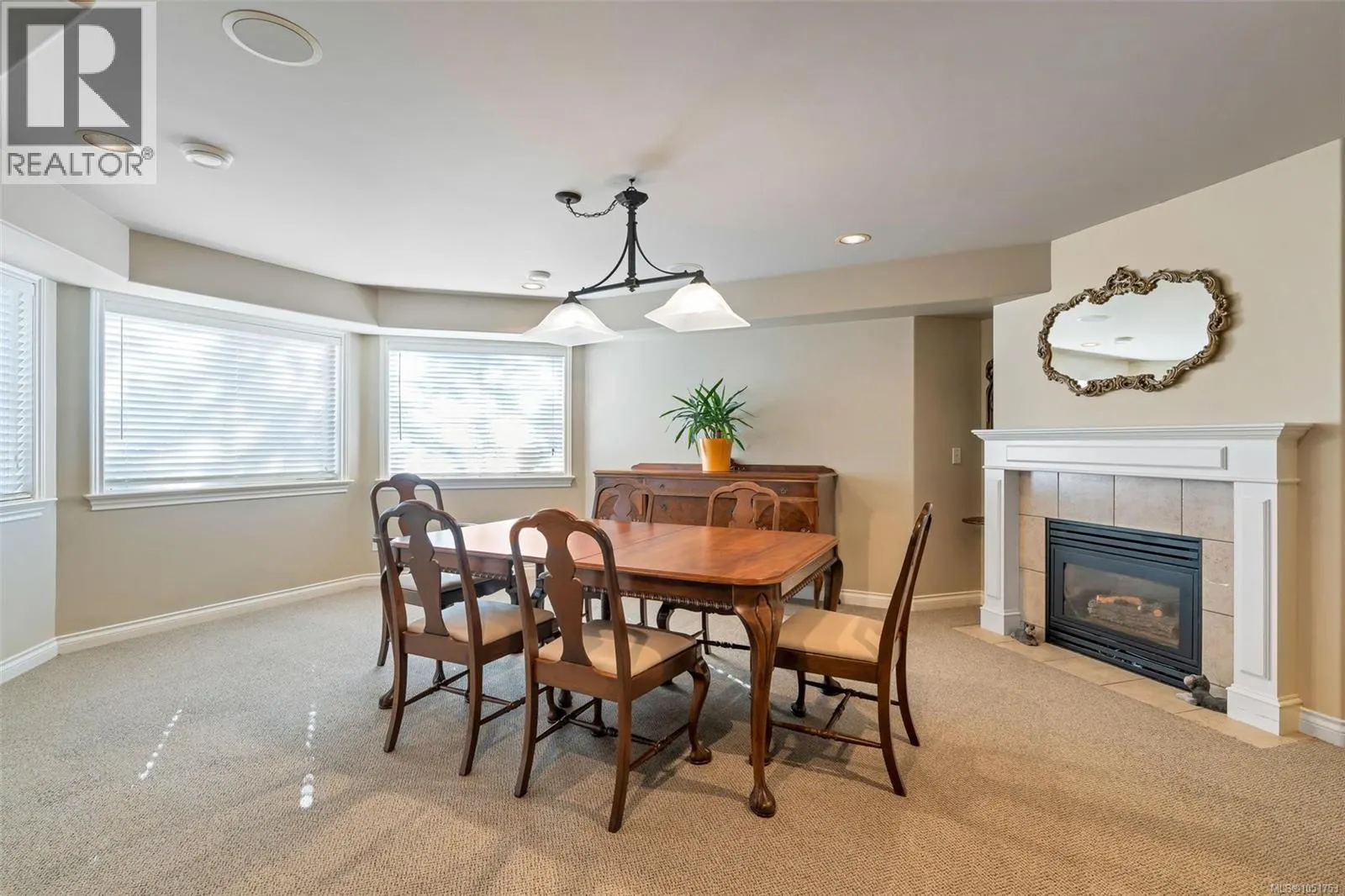 906 Cobblestone Lane