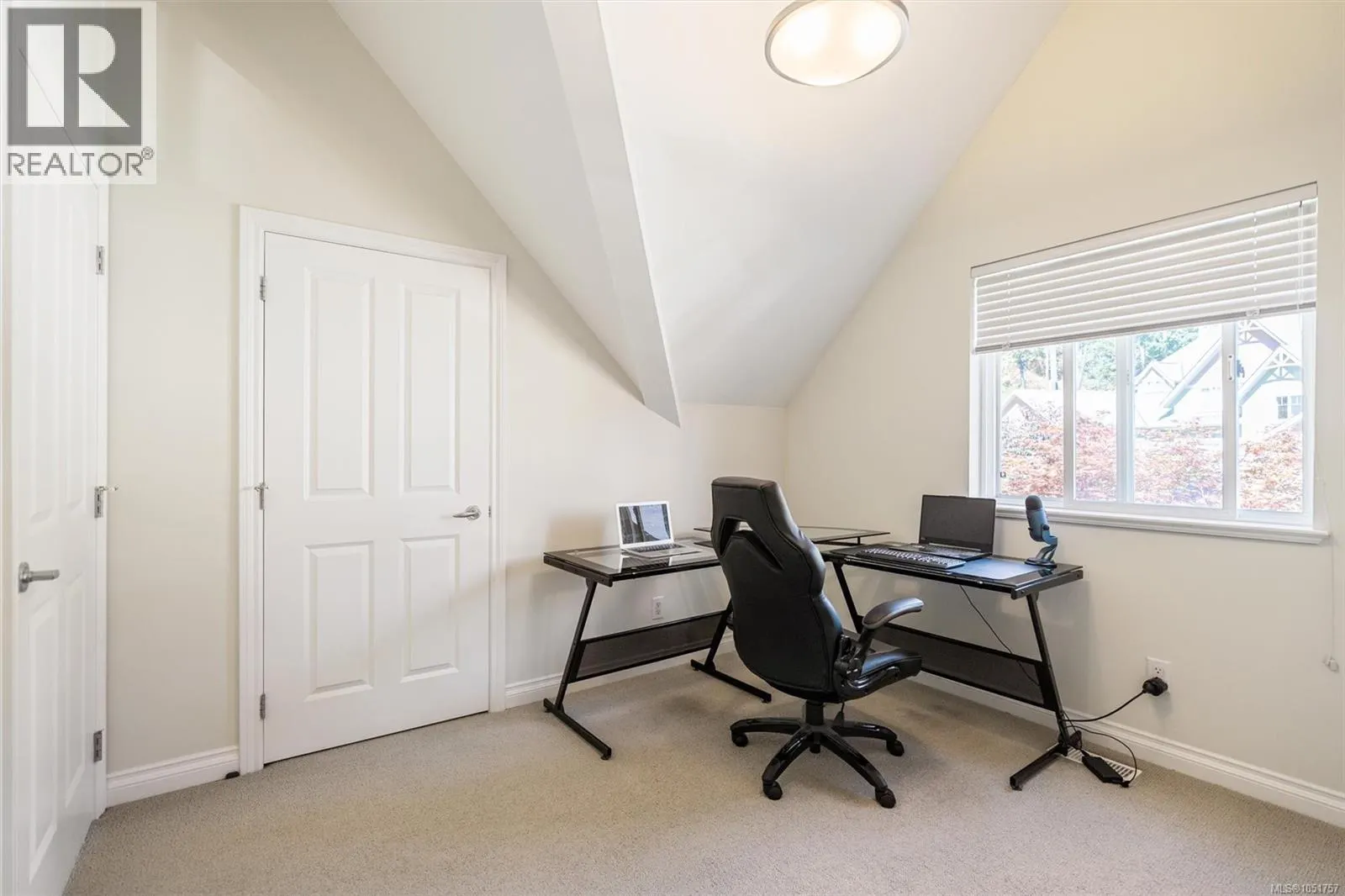 102 945 Bear Mountain Pkwy