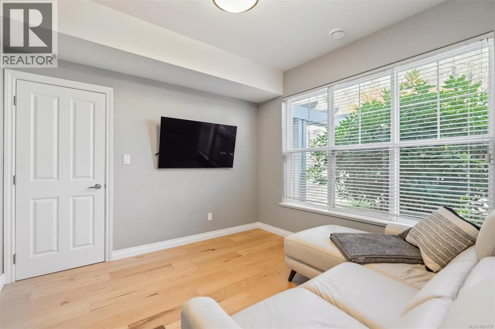 102 945 Bear Mountain Pkwy