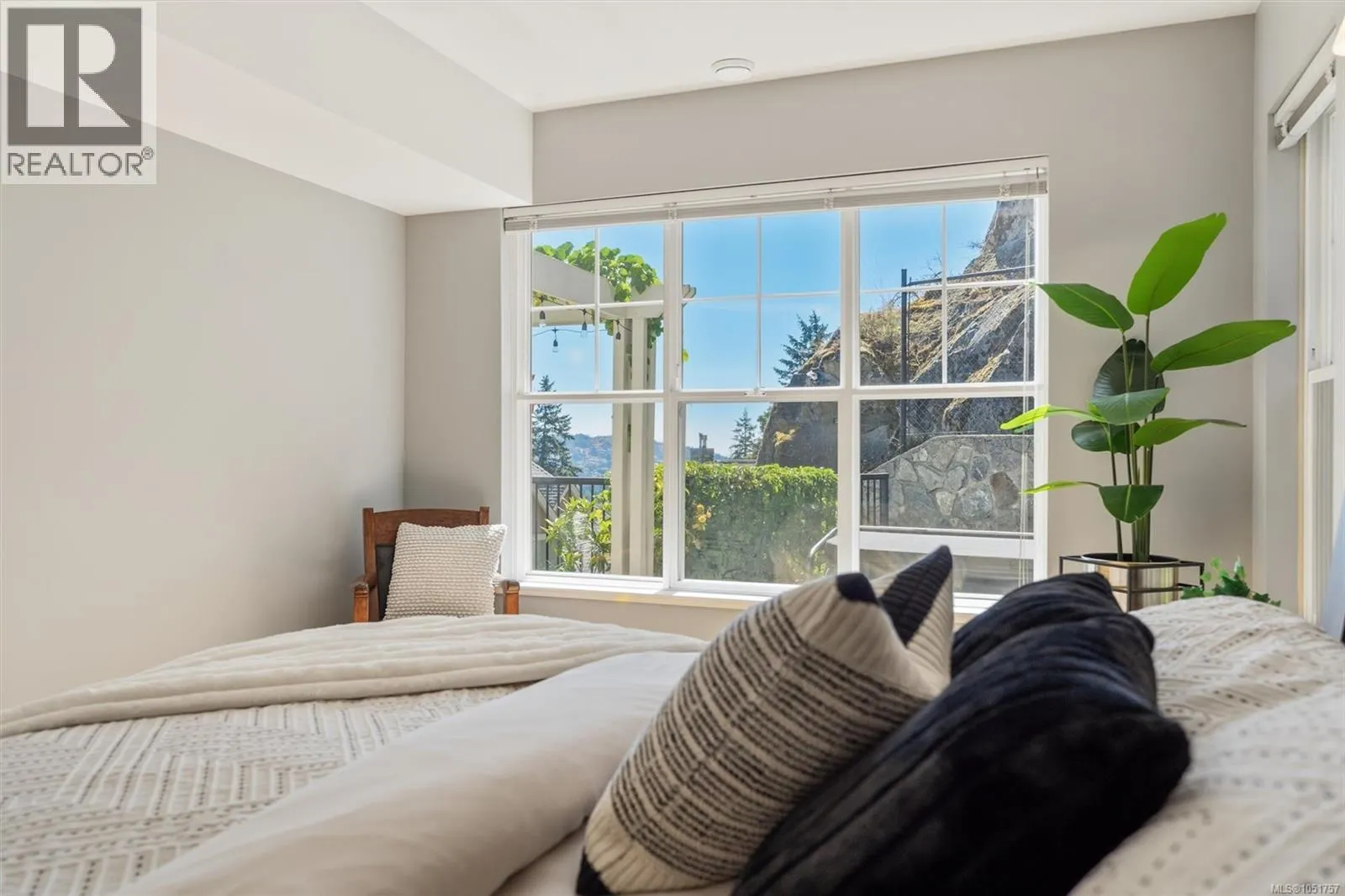 102 945 Bear Mountain Pkwy