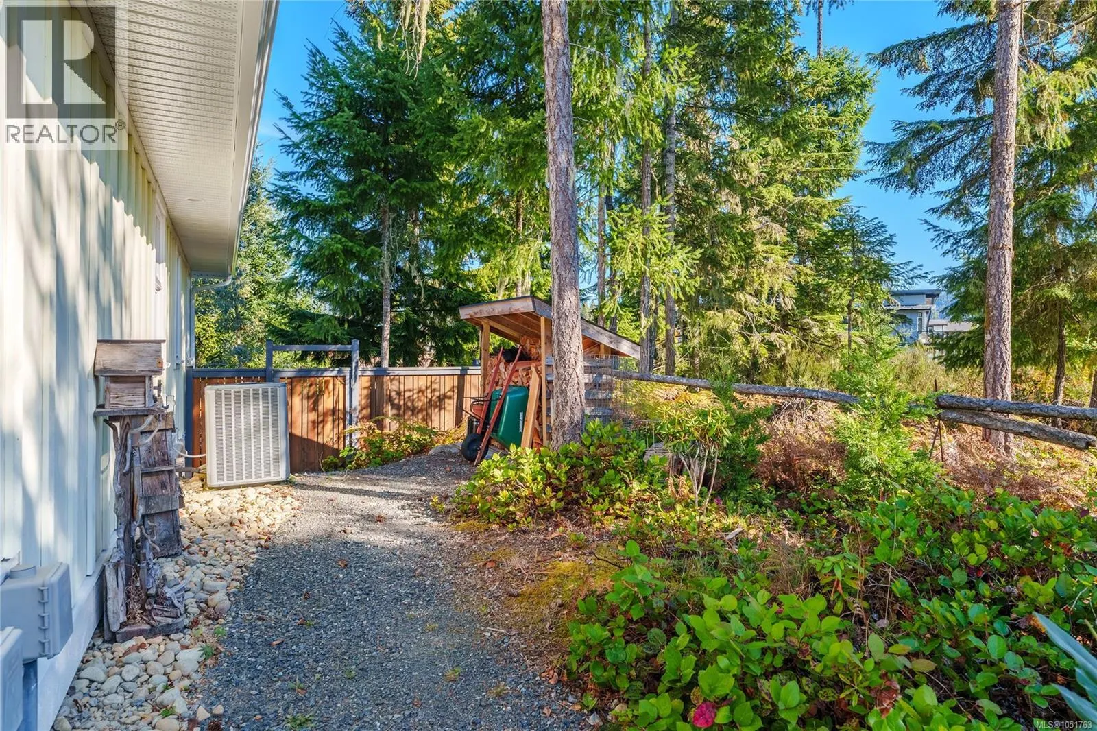 7371 Lakefront Dr