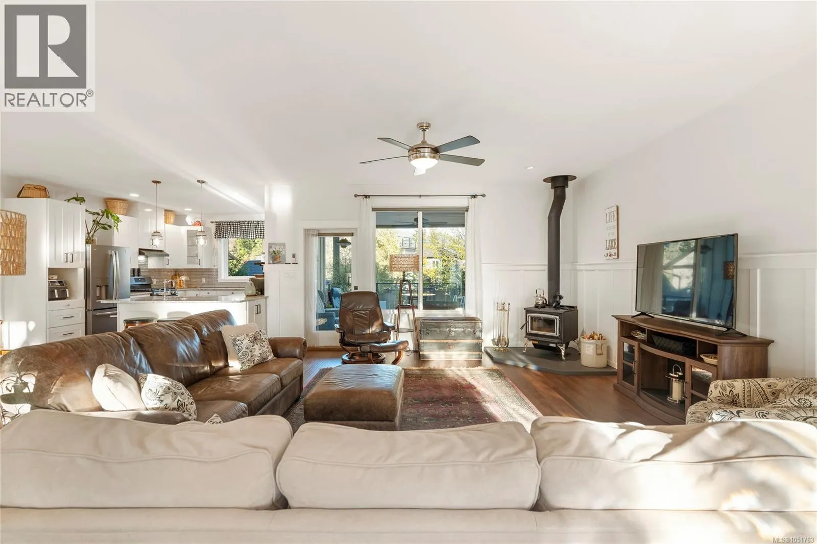 7371 Lakefront Dr