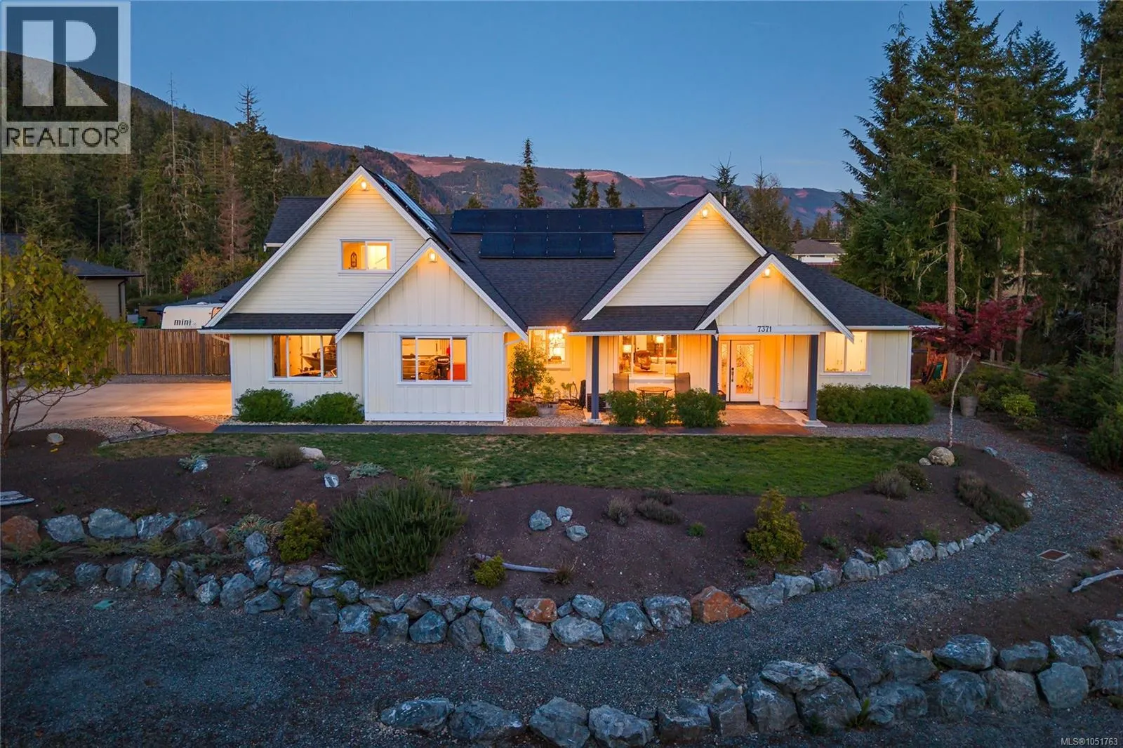 7371 Lakefront Dr