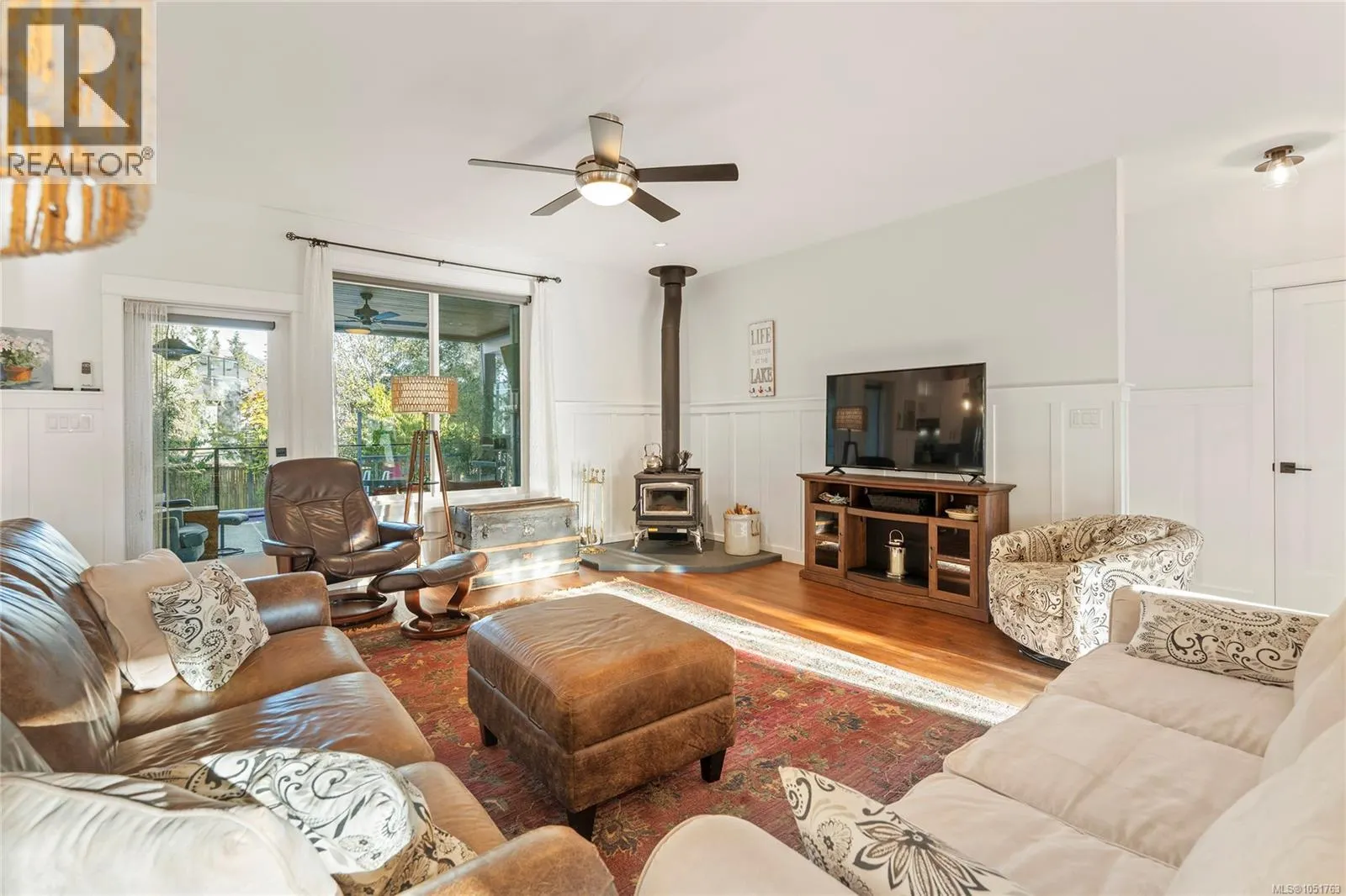 7371 Lakefront Dr