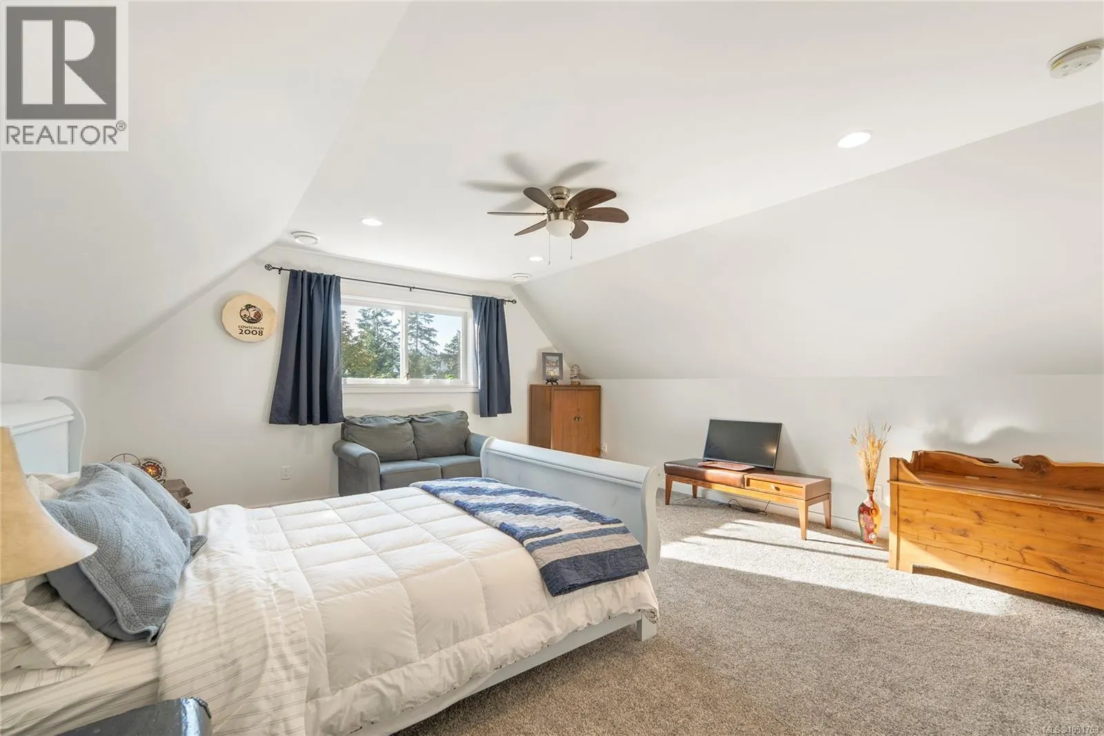 7371 Lakefront Dr