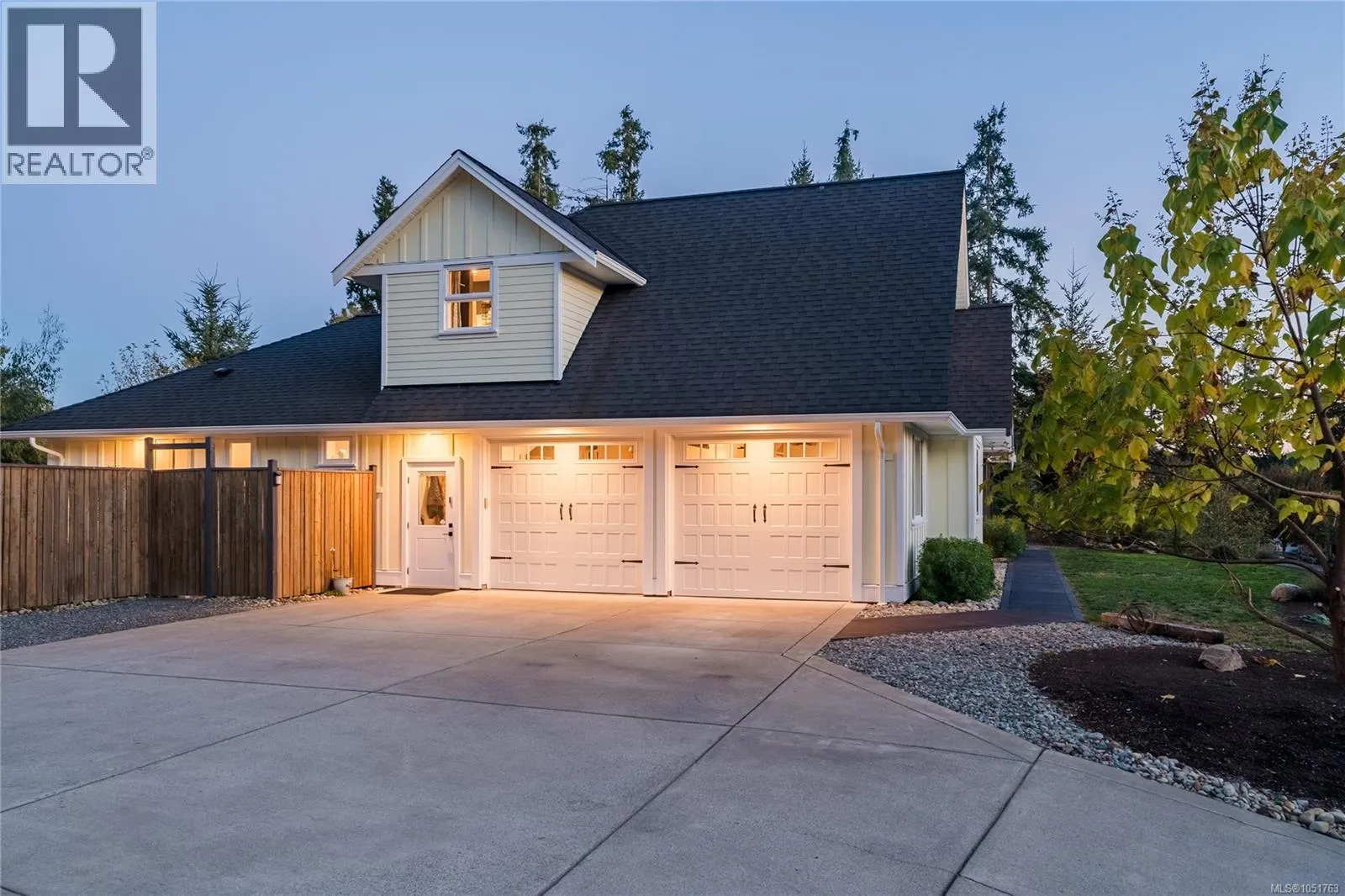 7371 Lakefront Dr
