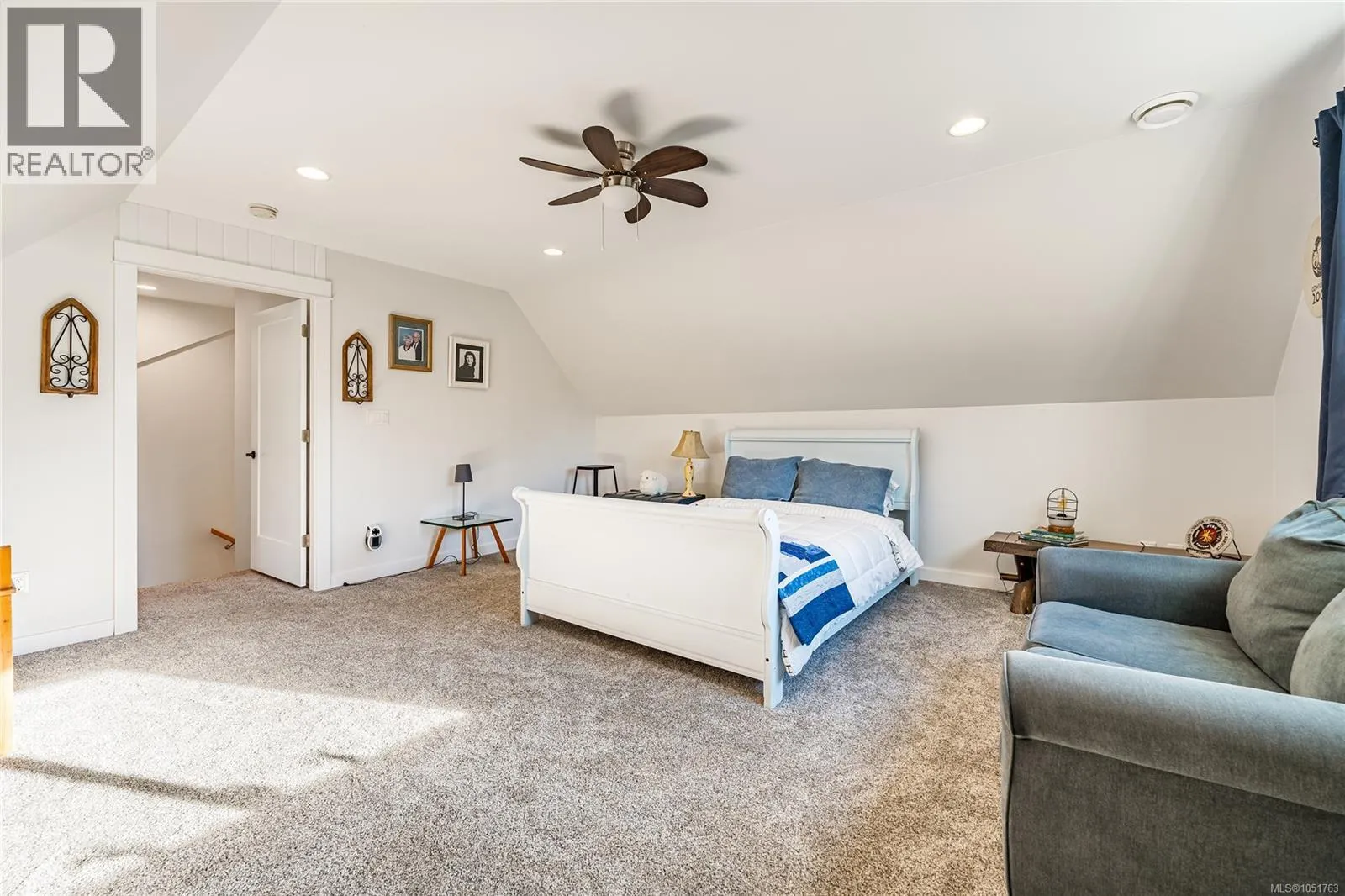 7371 Lakefront Dr