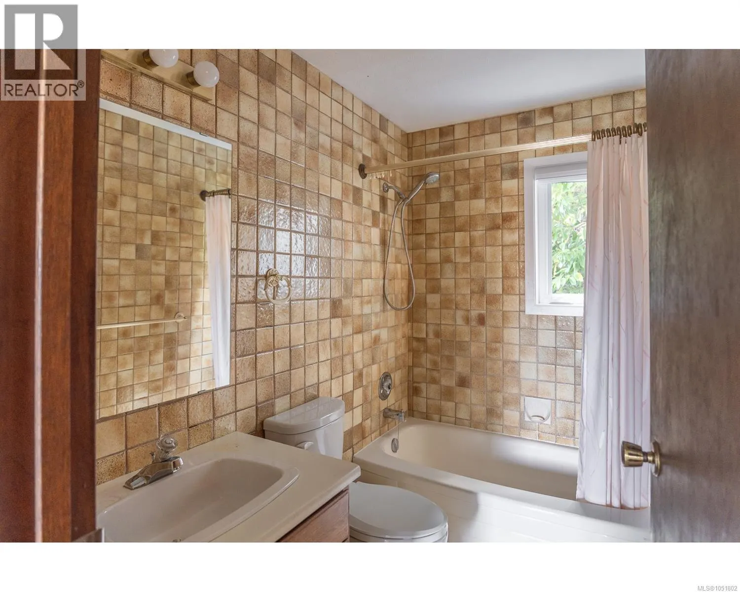 142 SUNNINGDALE Rd W