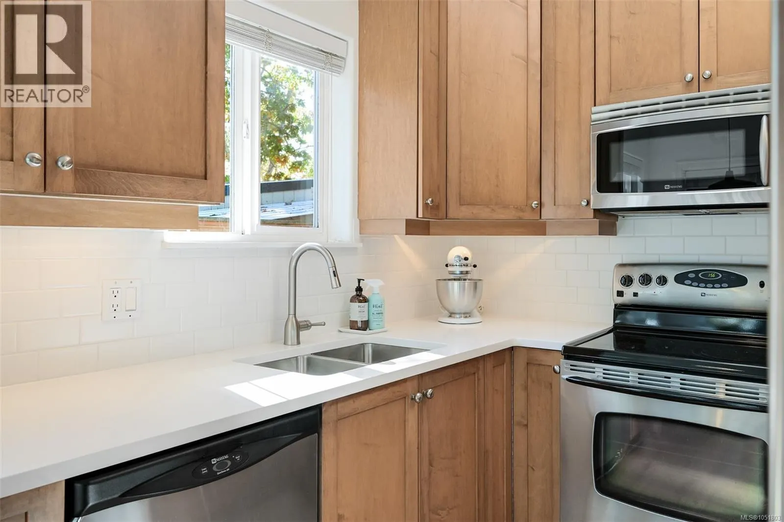 2563 Shelbourne St