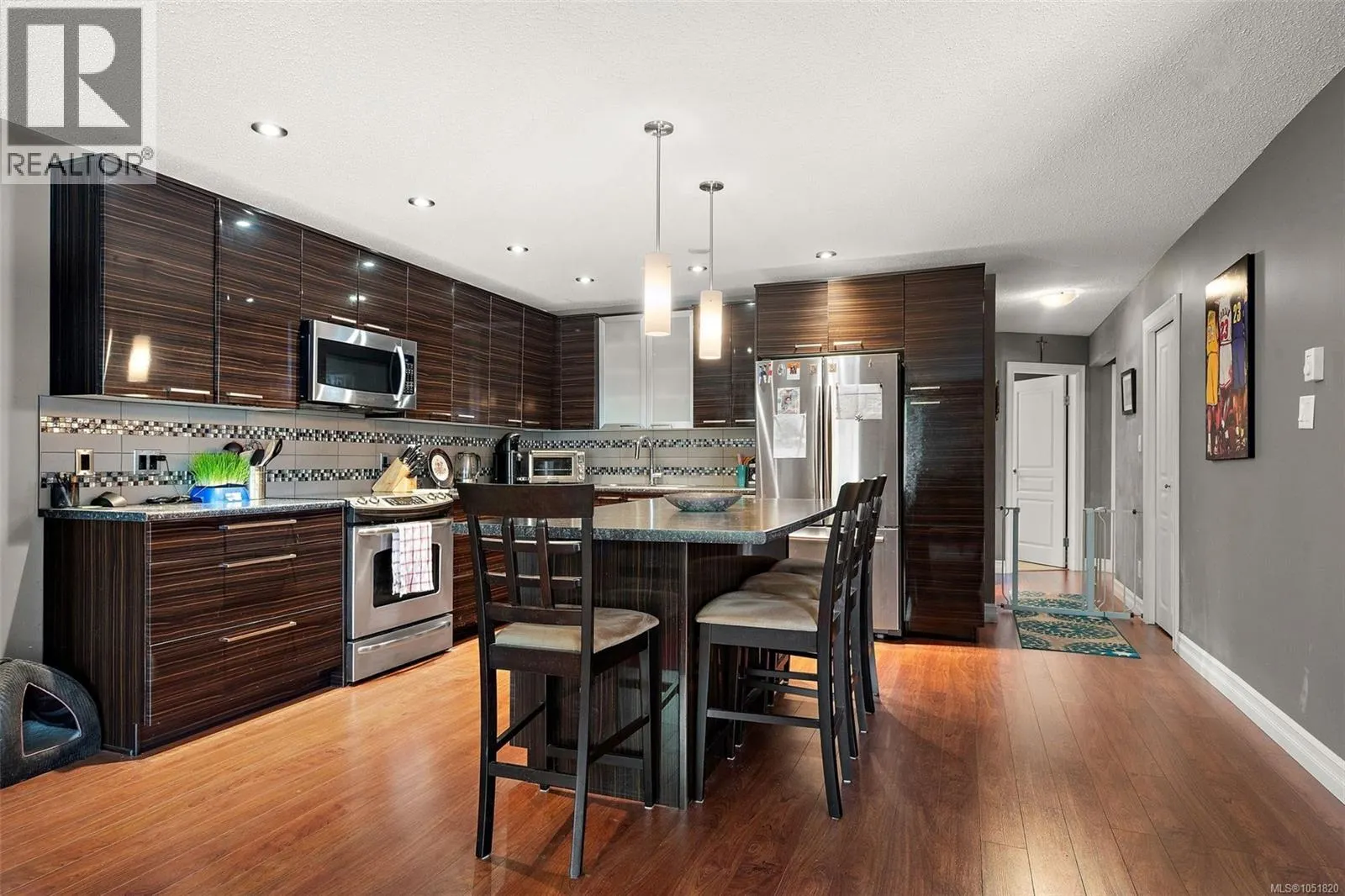 4086 Quadra St