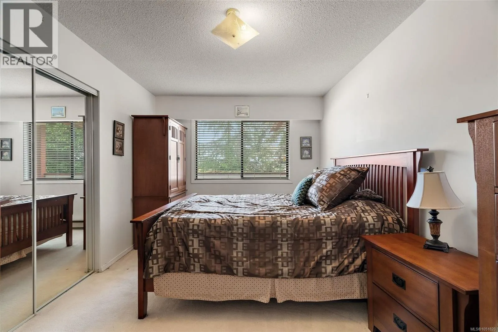 4086 Quadra St