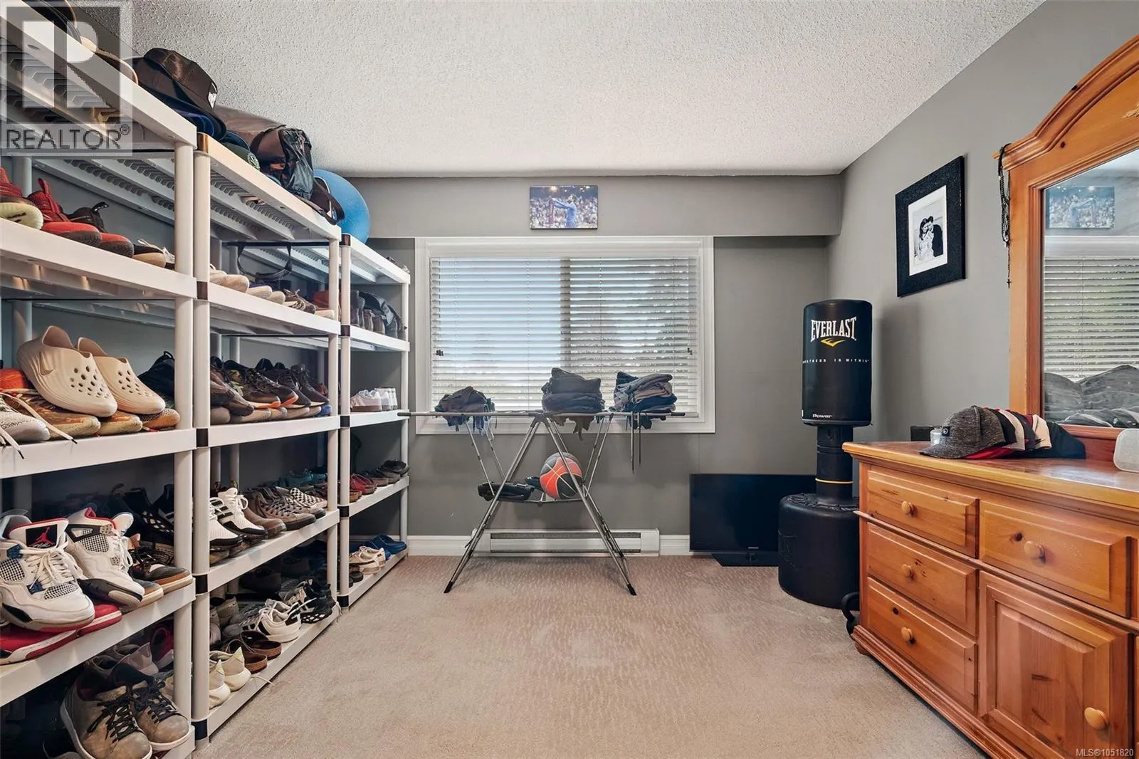 4086 Quadra St