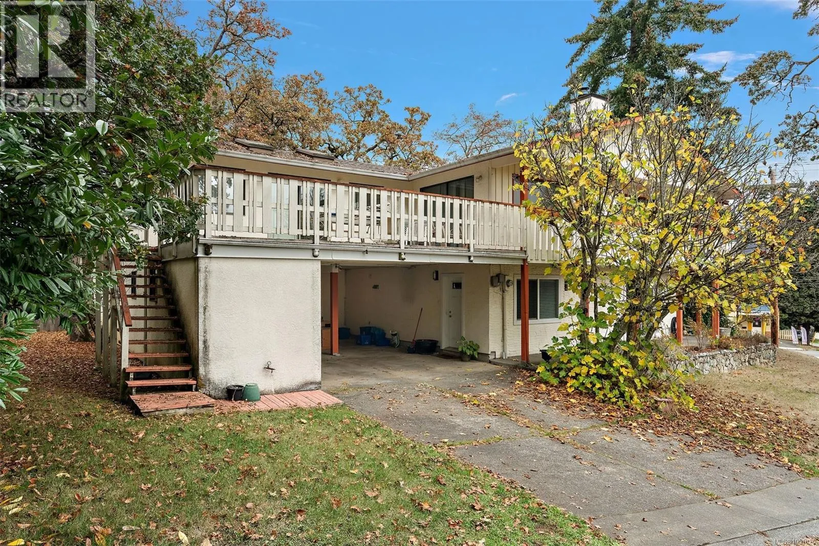 4086 Quadra St