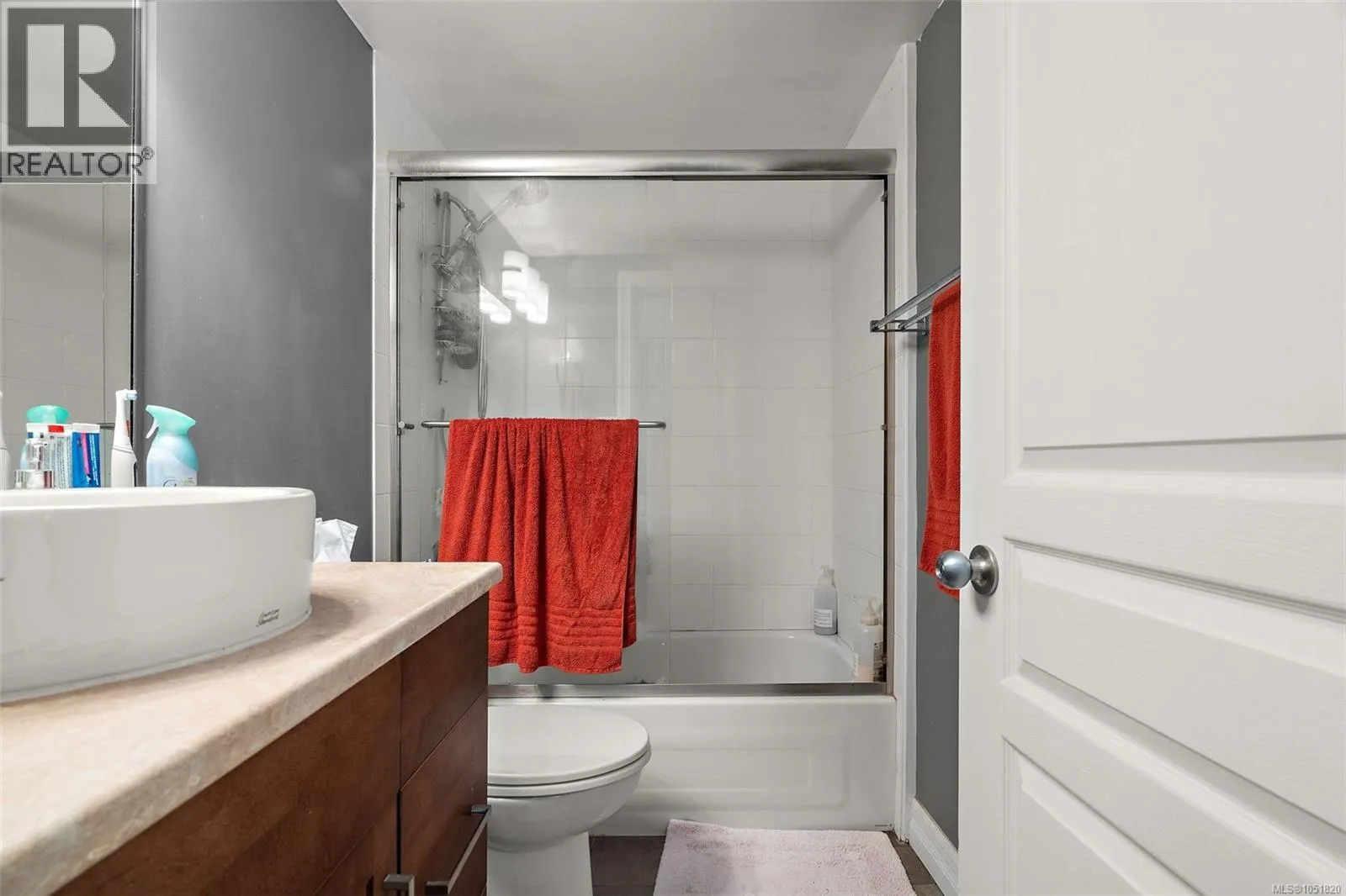 4086 Quadra St