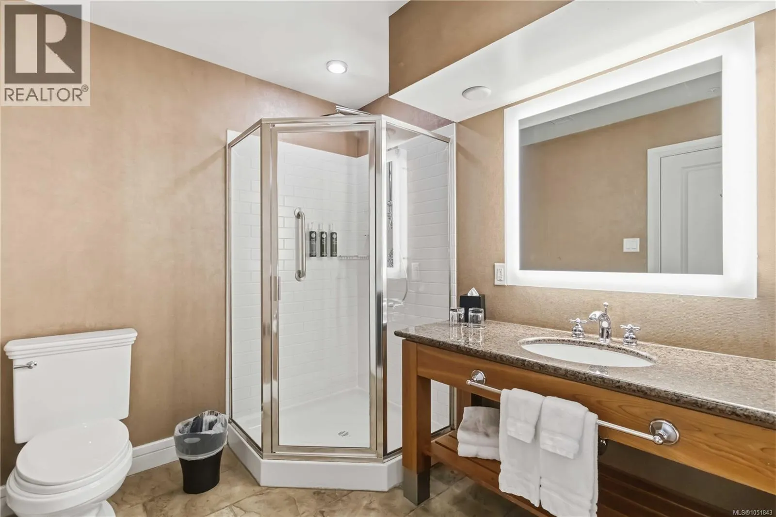 218-220 B 1376 Lynburne Pl