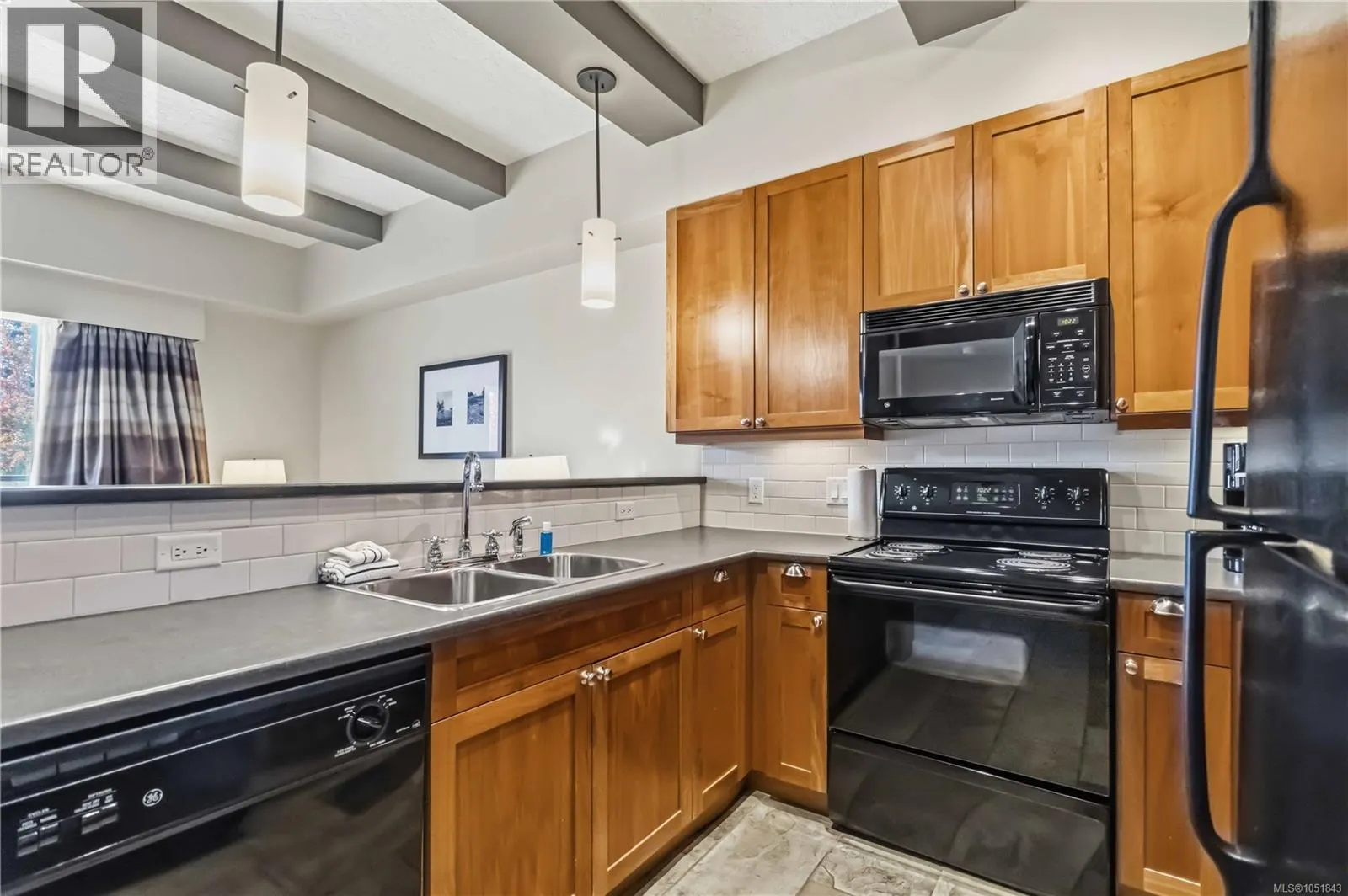218-220 B 1376 Lynburne Pl