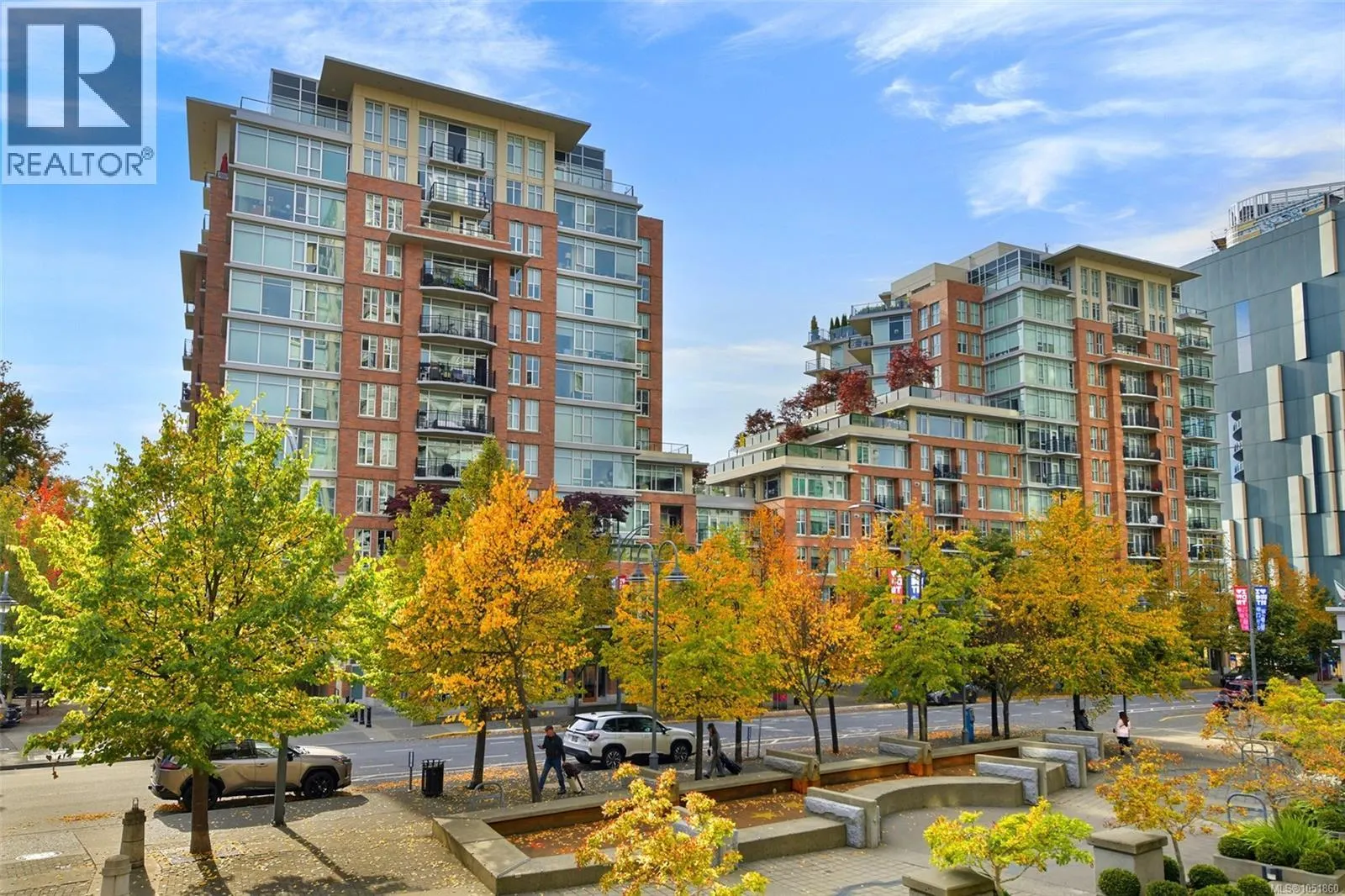 N305 737 Humboldt St