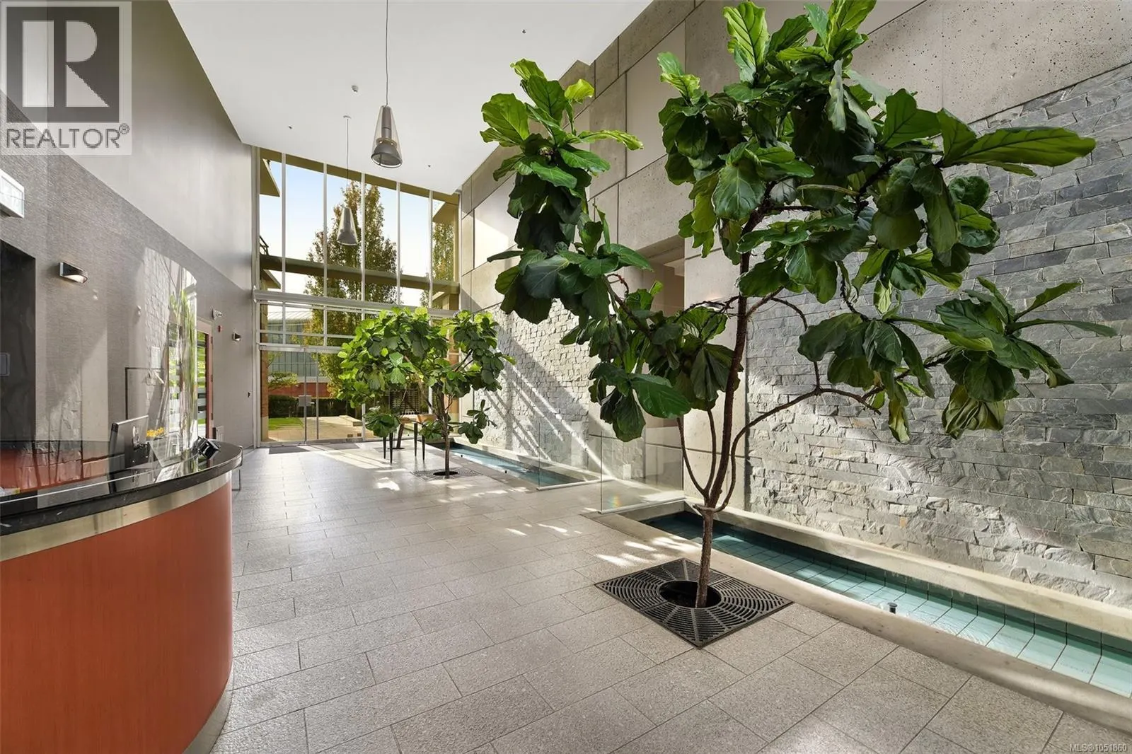 N305 737 Humboldt St
