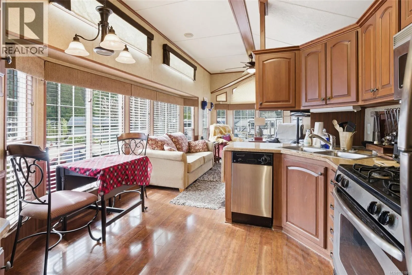 2118 Buttle Lake Way