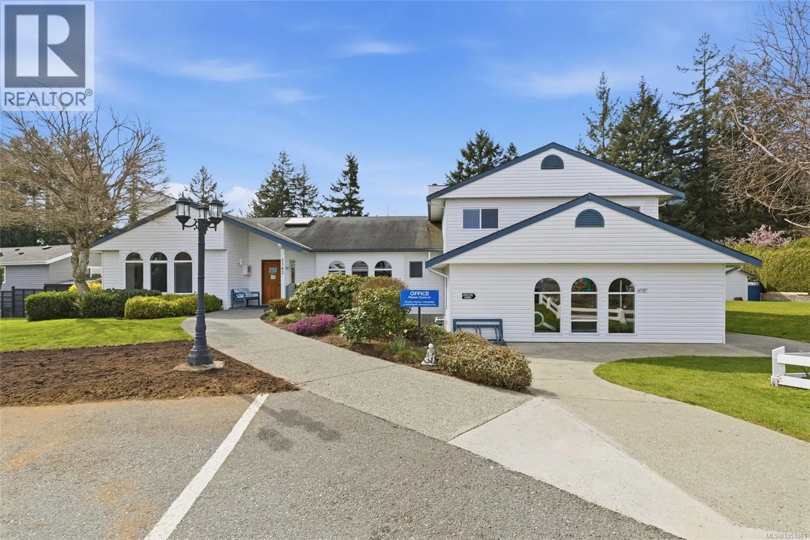 2118 Buttle Lake Way