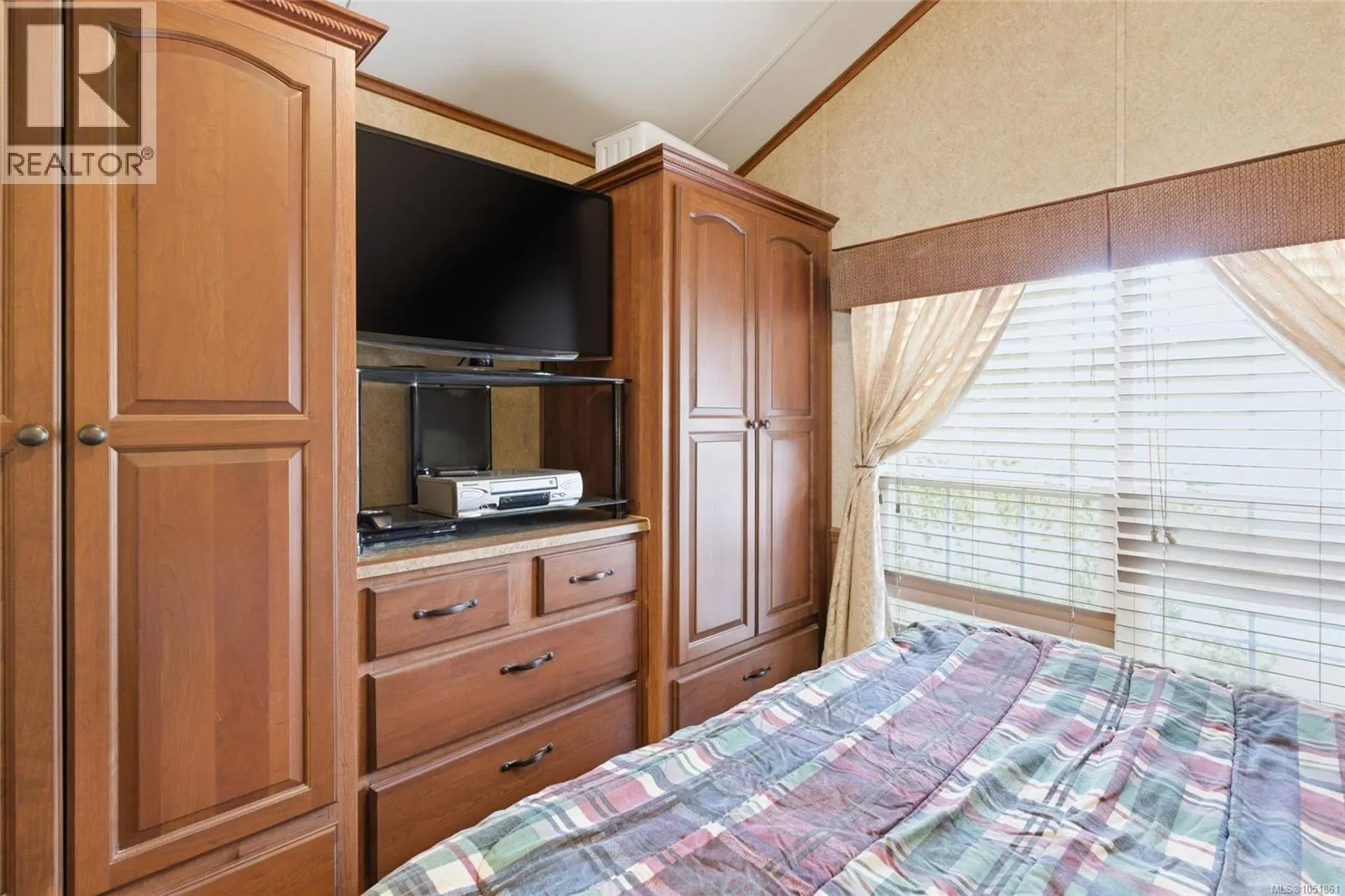 2118 Buttle Lake Way