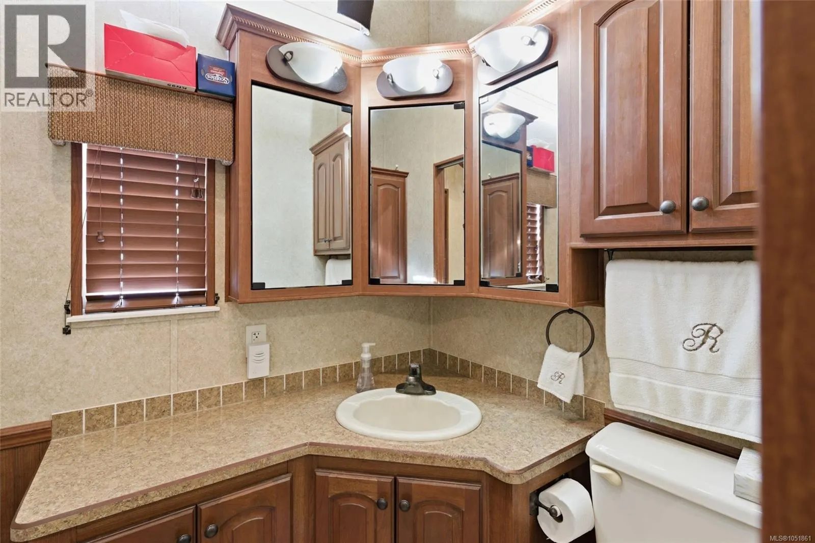 2118 Buttle Lake Way