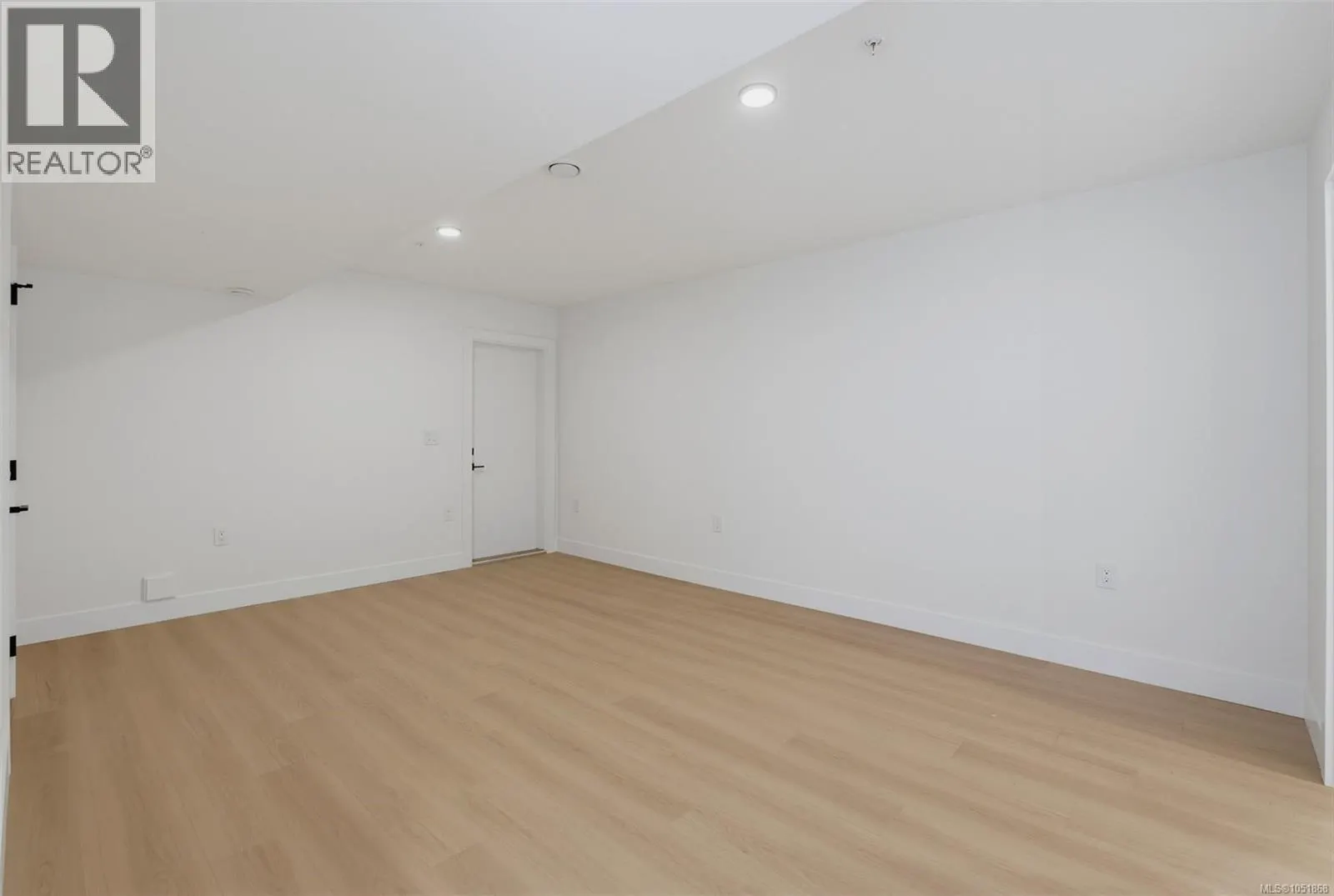 833 Blackbird Pl