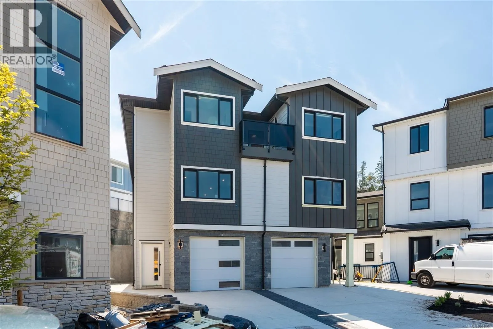 833 Blackbird Pl